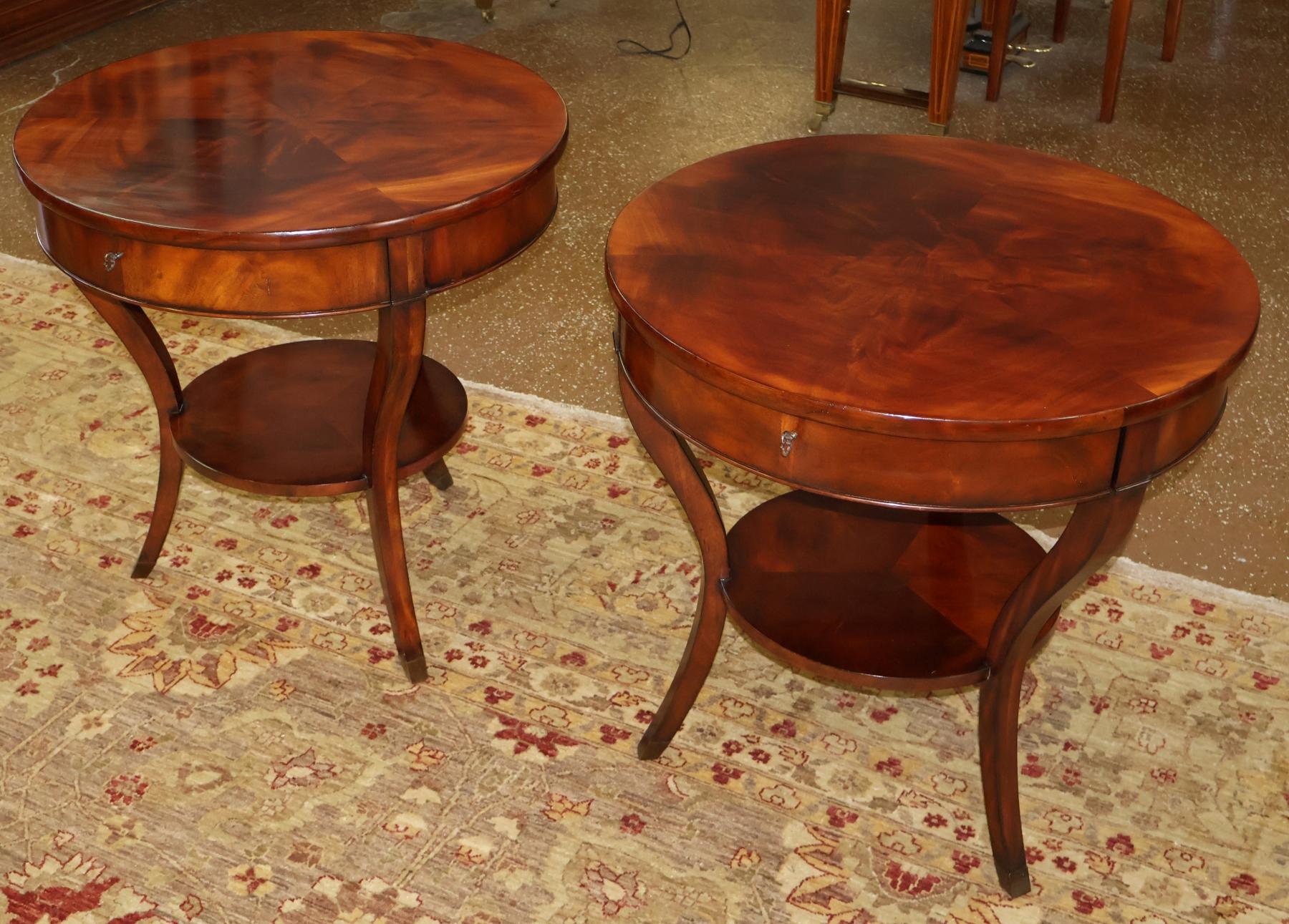 Paire de tables d'appoint à lampe en acajou Ralph Lauren Noble Estate Bon état - En vente à Long Branch, NJ