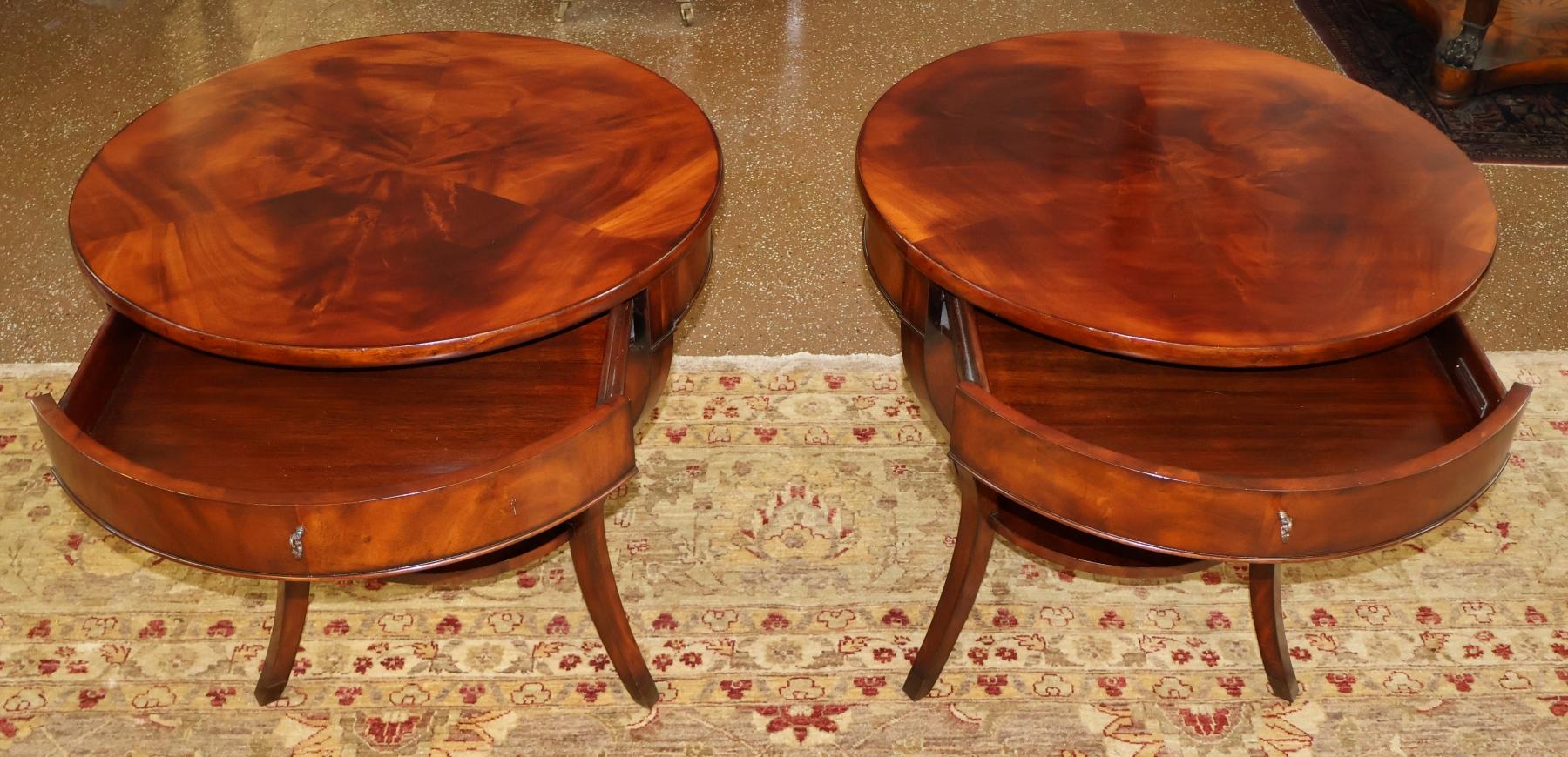 XXIe siècle et contemporain Paire de tables d'appoint à lampe en acajou Ralph Lauren Noble Estate en vente
