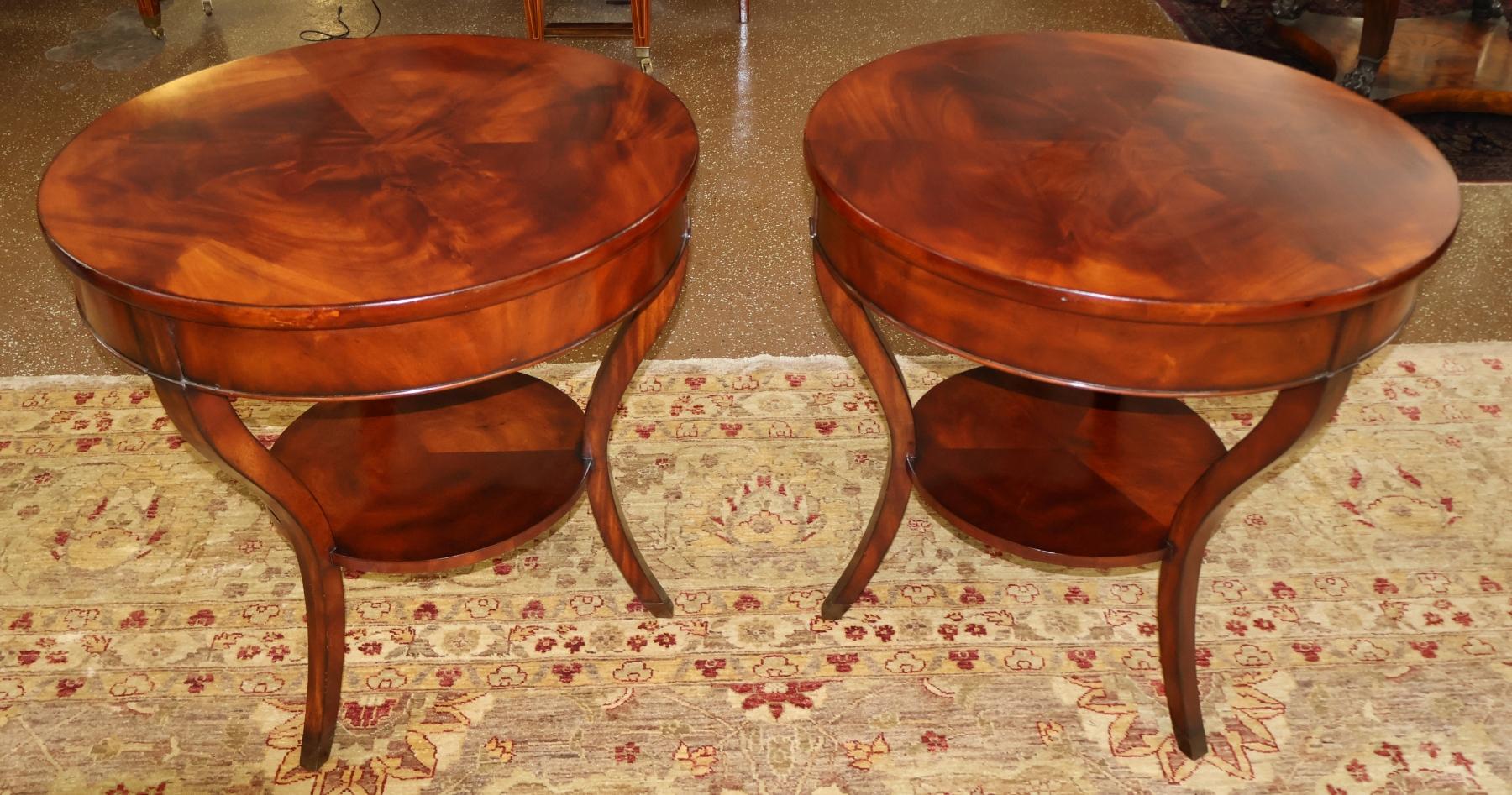 Paire de tables d'appoint à lampe en acajou Ralph Lauren Noble Estate en vente 1