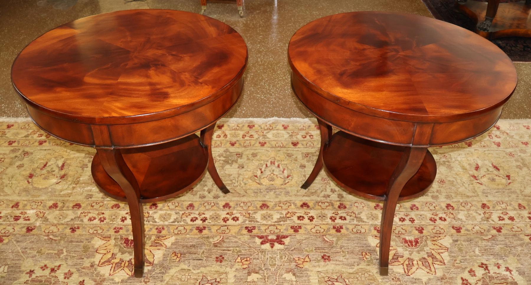 Paire de tables d'appoint à lampe en acajou Ralph Lauren Noble Estate en vente 2
