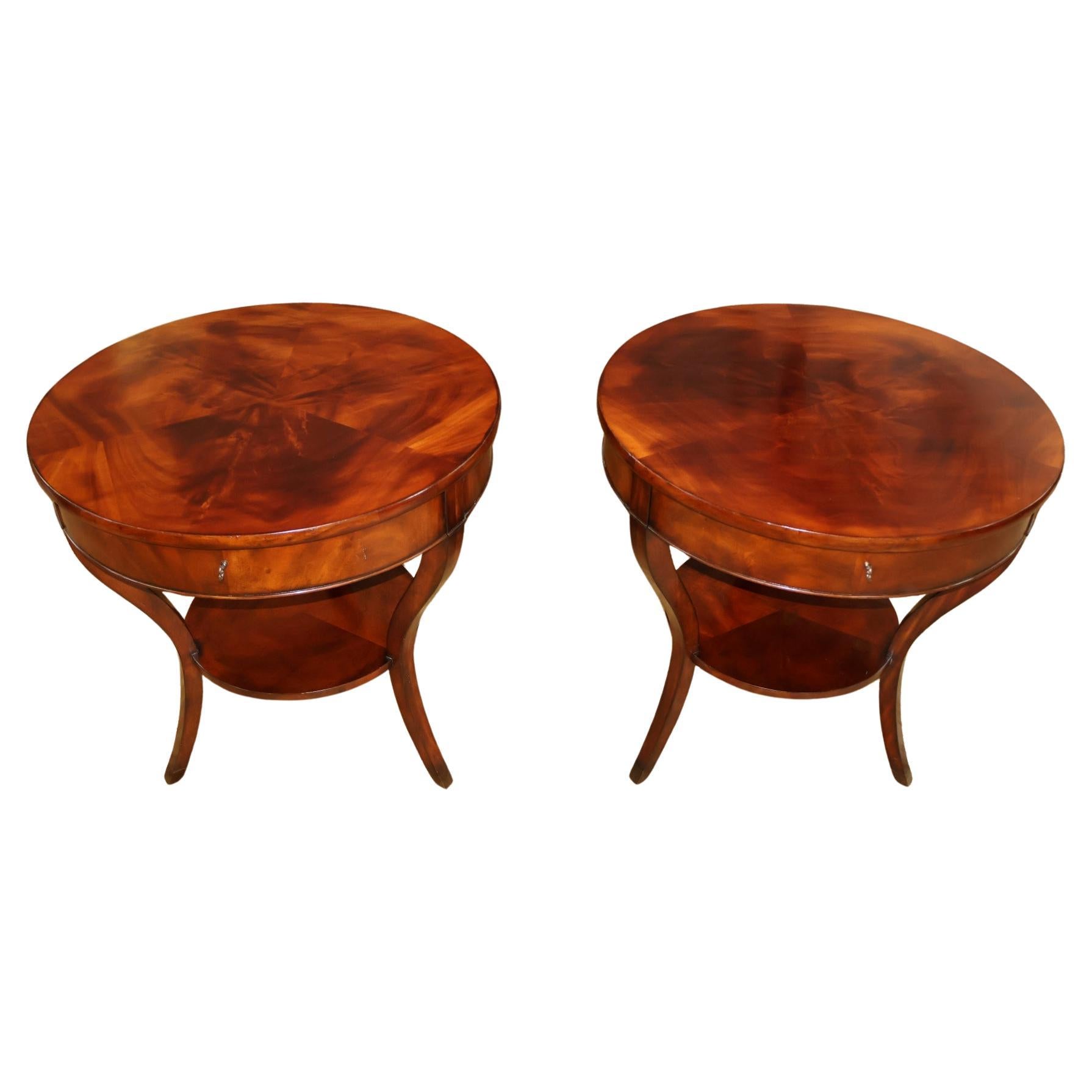 Paire de tables d'appoint à lampe en acajou Ralph Lauren Noble Estate en vente