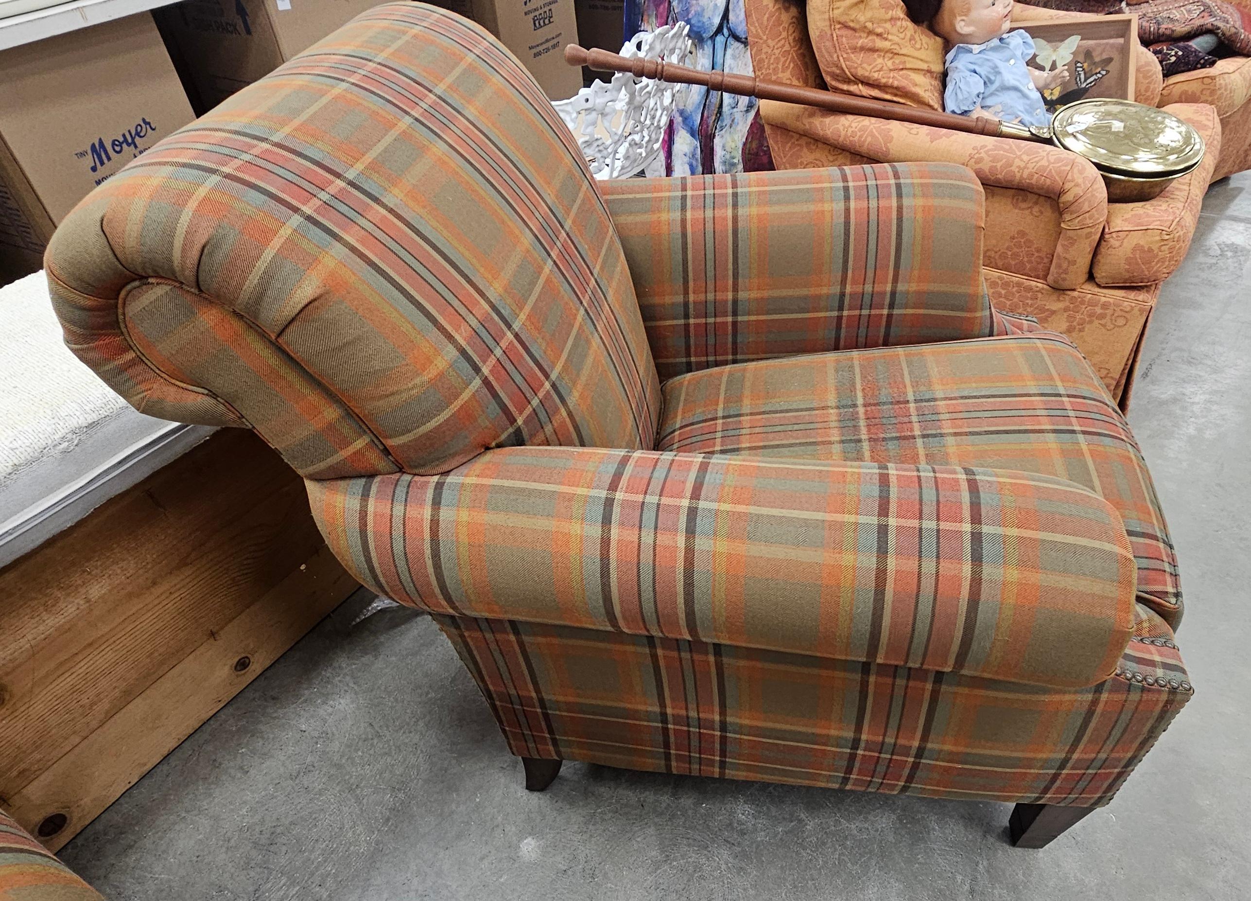 Paar Ralph Lauren Karierte gepolsterte Loungesessel im Angebot 3