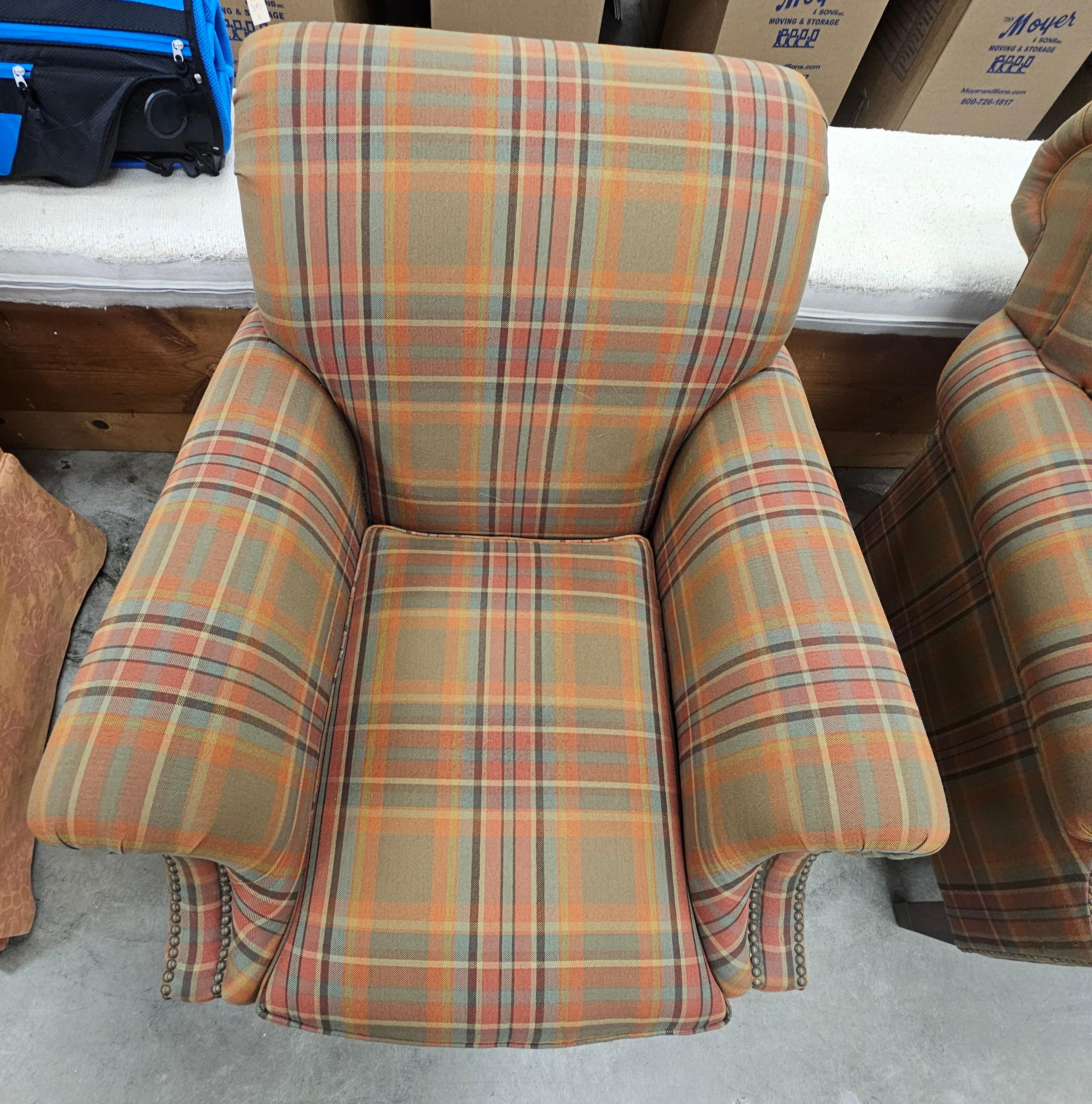 Paar Ralph Lauren Karierte gepolsterte Loungesessel im Angebot 4