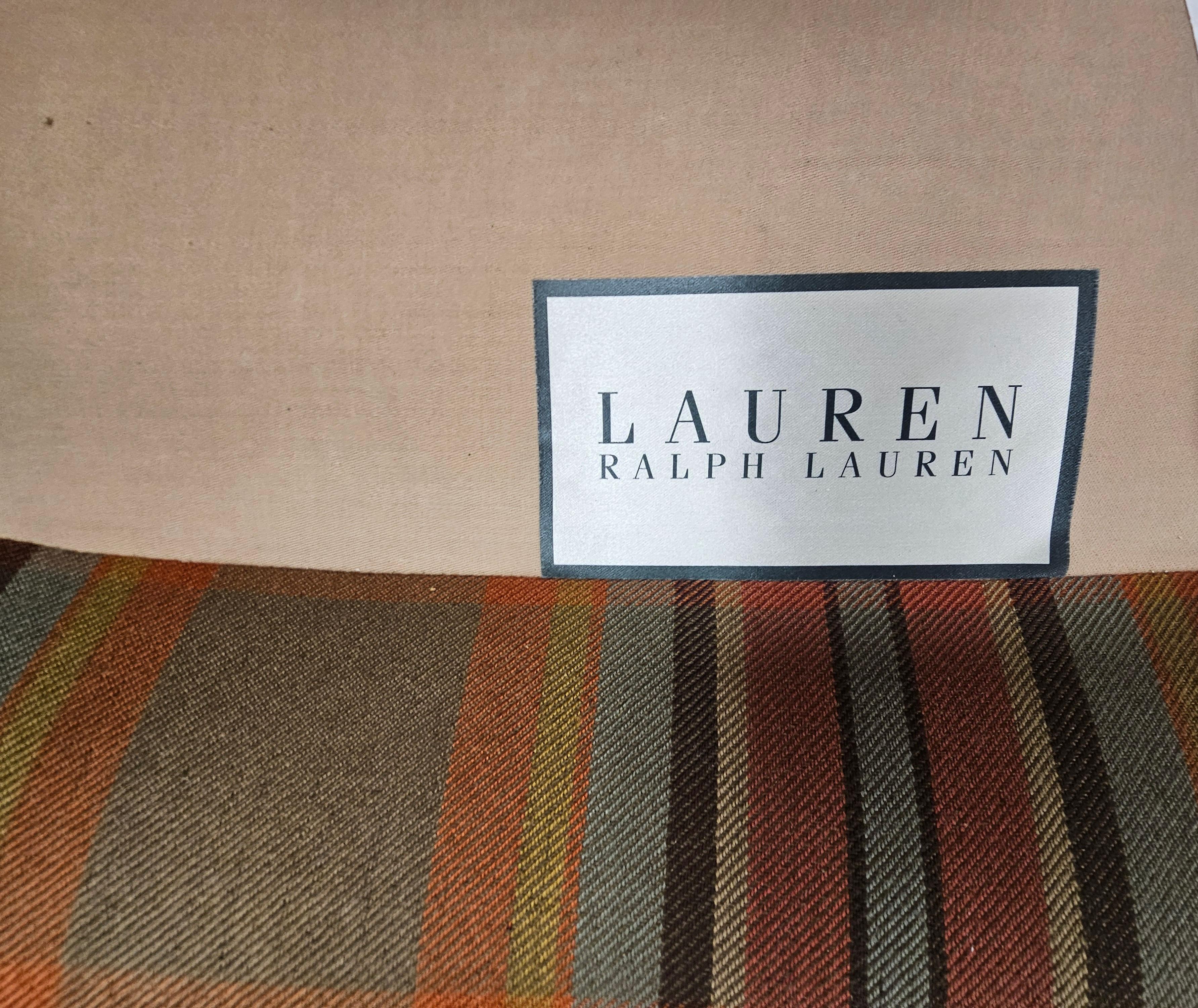 Paar Ralph Lauren Karierte gepolsterte Loungesessel im Angebot 5