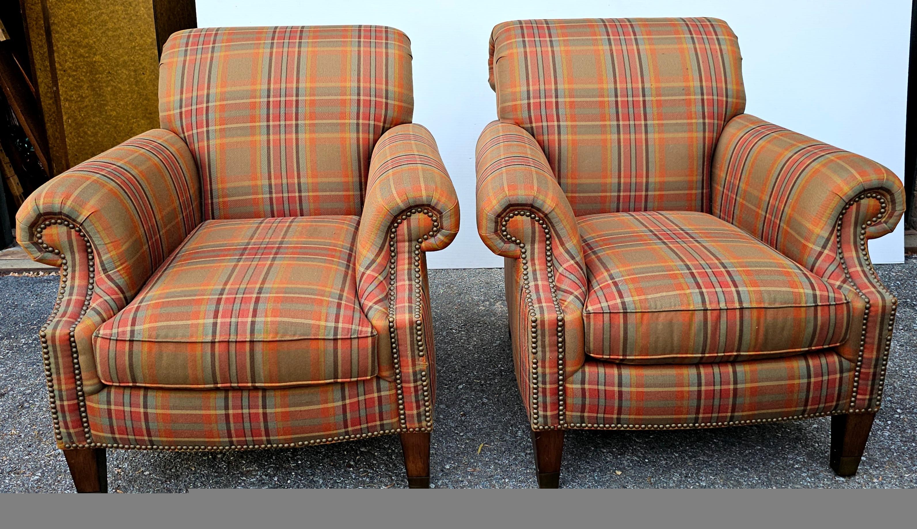Paar Ralph Lauren Karierte gepolsterte Loungesessel (Moderne) im Angebot
