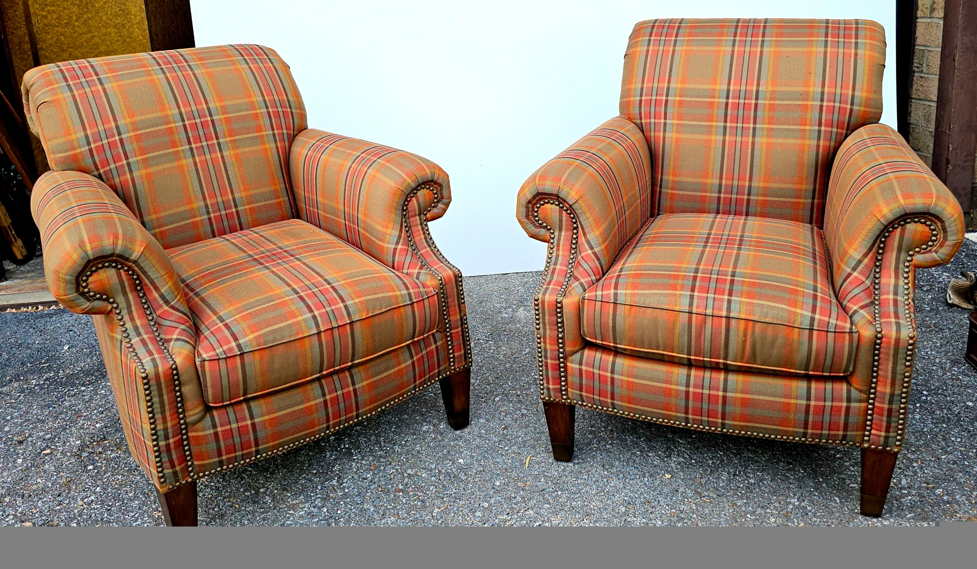 Paar Ralph Lauren Karierte gepolsterte Loungesessel im Angebot 1