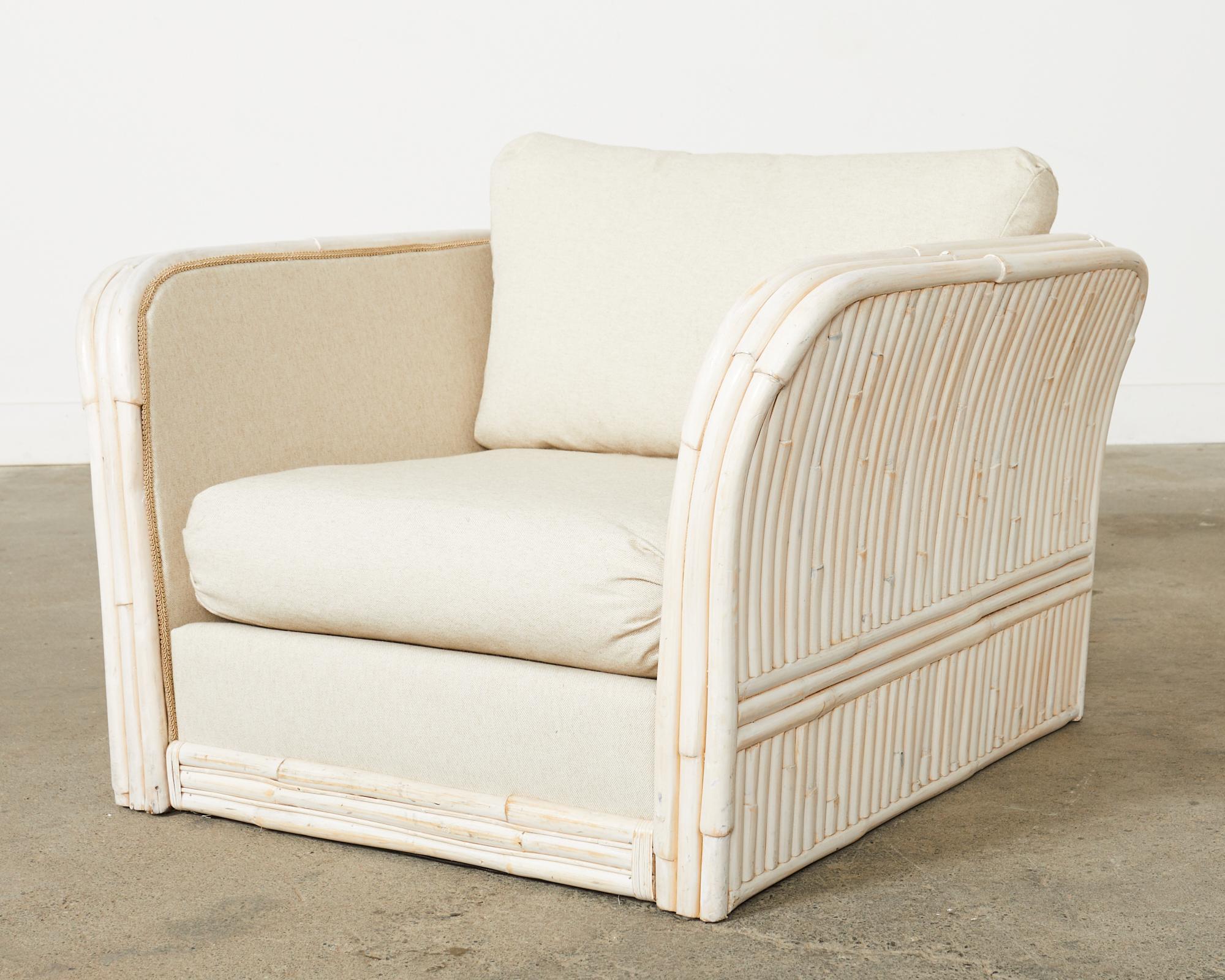 Paire de chaises longues en rotin et bambou cérusé de style Ralph Lauren en vente 4