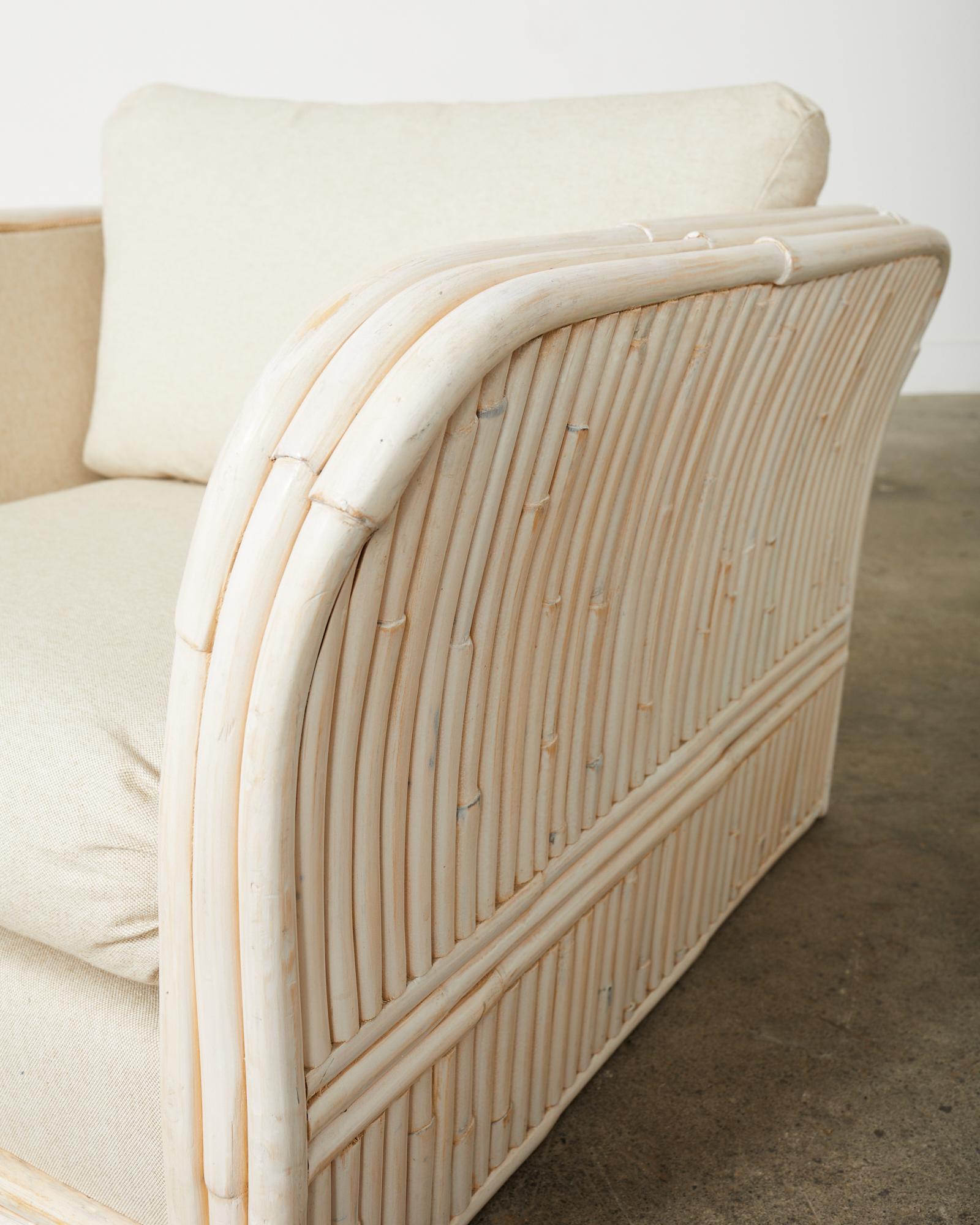 Paire de chaises longues en rotin et bambou cérusé de style Ralph Lauren en vente 6