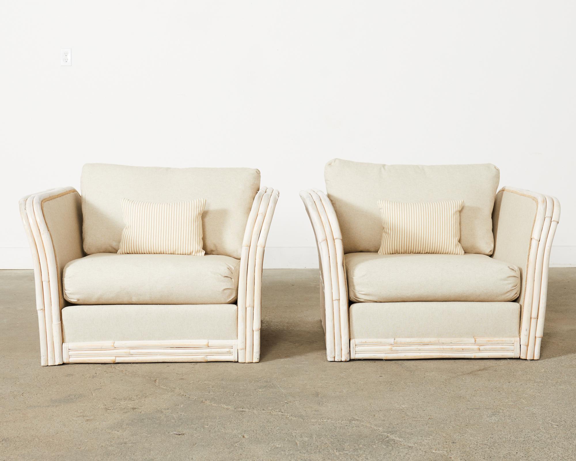 Organique Paire de chaises longues en rotin et bambou cérusé de style Ralph Lauren en vente