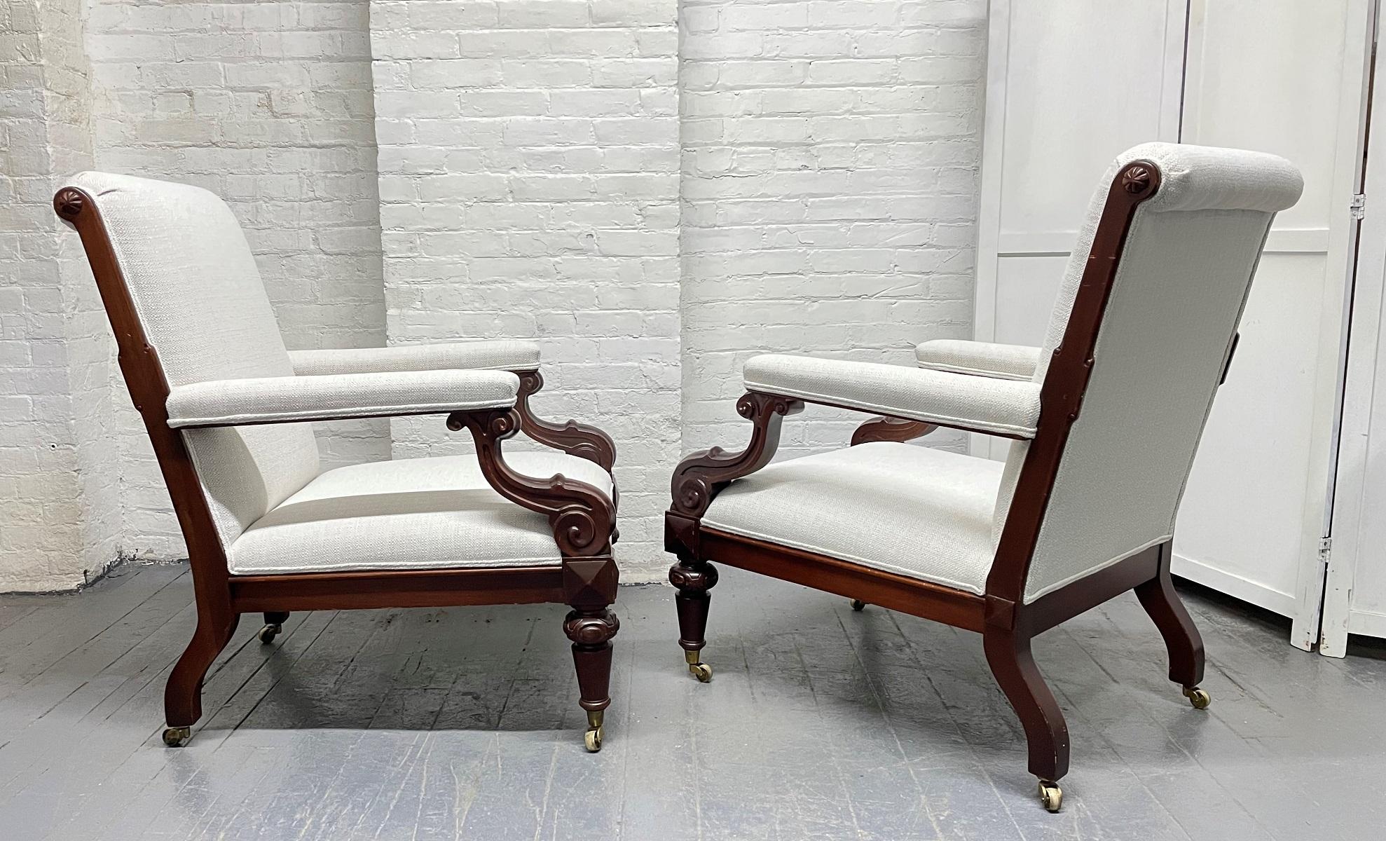Tissu d'ameublement Paire de chaises longues rembourrées Ralph Lauren en vente