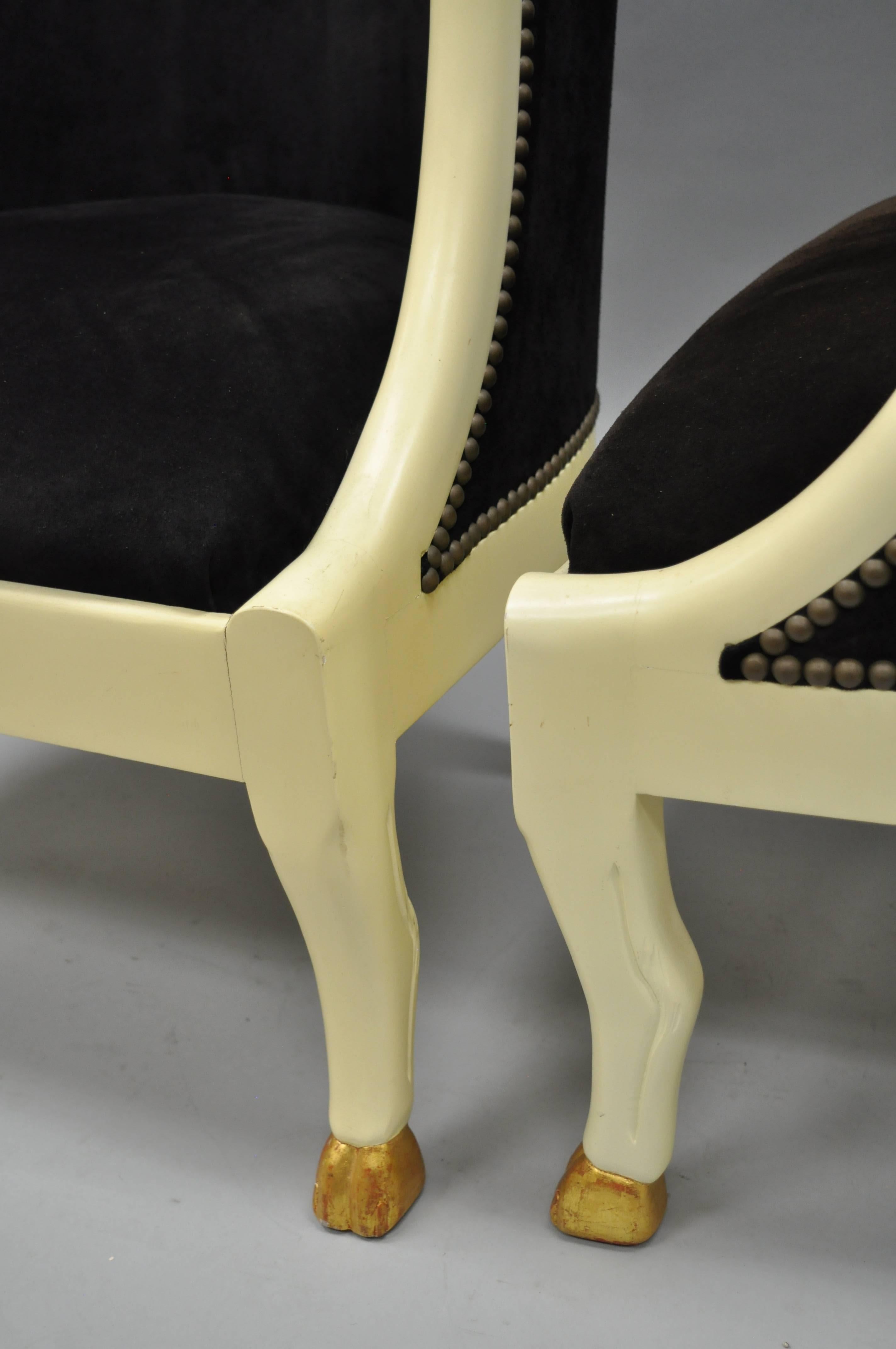 Paar Widderkopf Regency Stühle im neoklassischen Stil mit Fassrücken und Huffüßen im Angebot 6