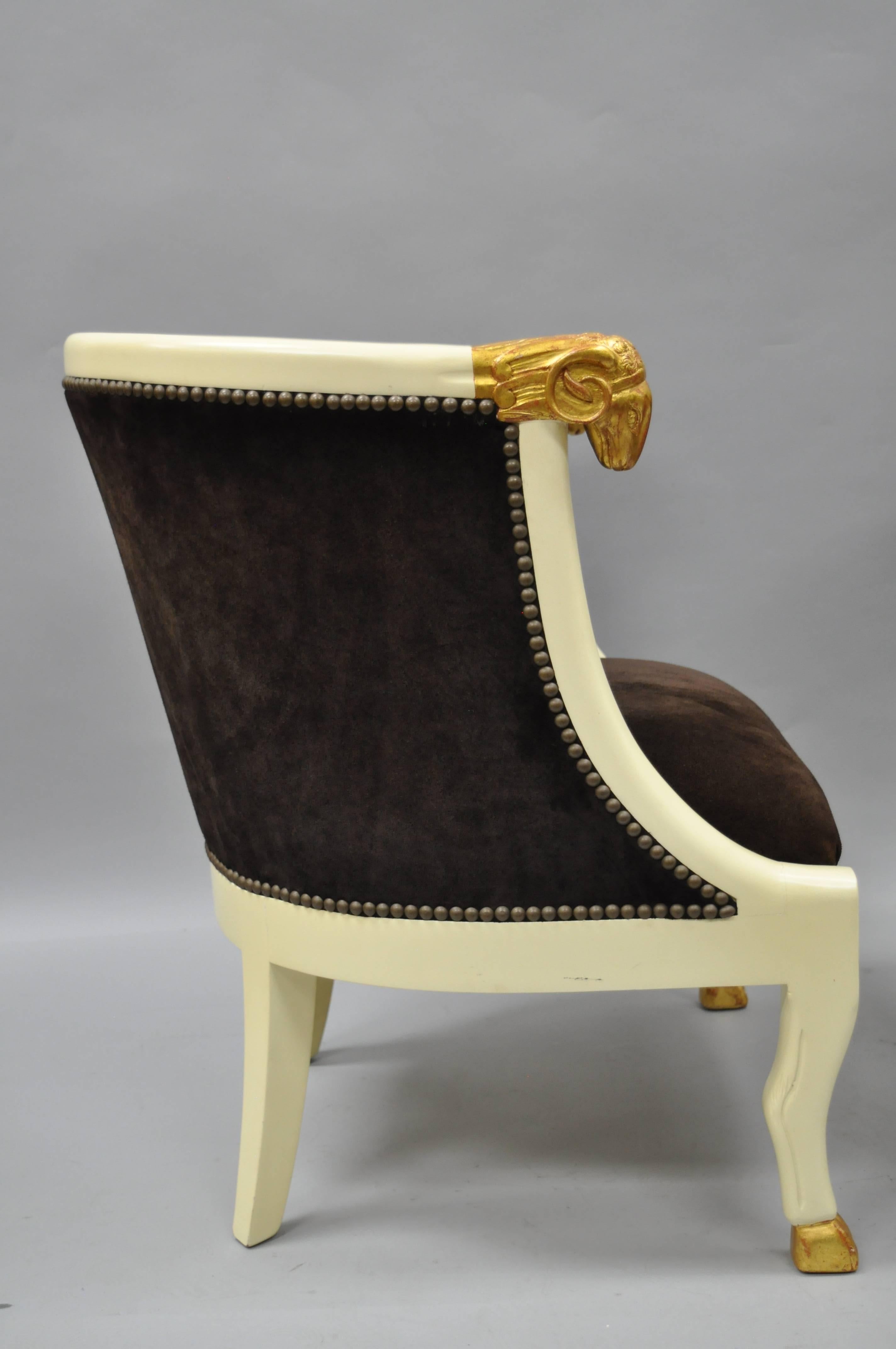 Paar Widderkopf Regency Stühle im neoklassischen Stil mit Fassrücken und Huffüßen im Angebot 3