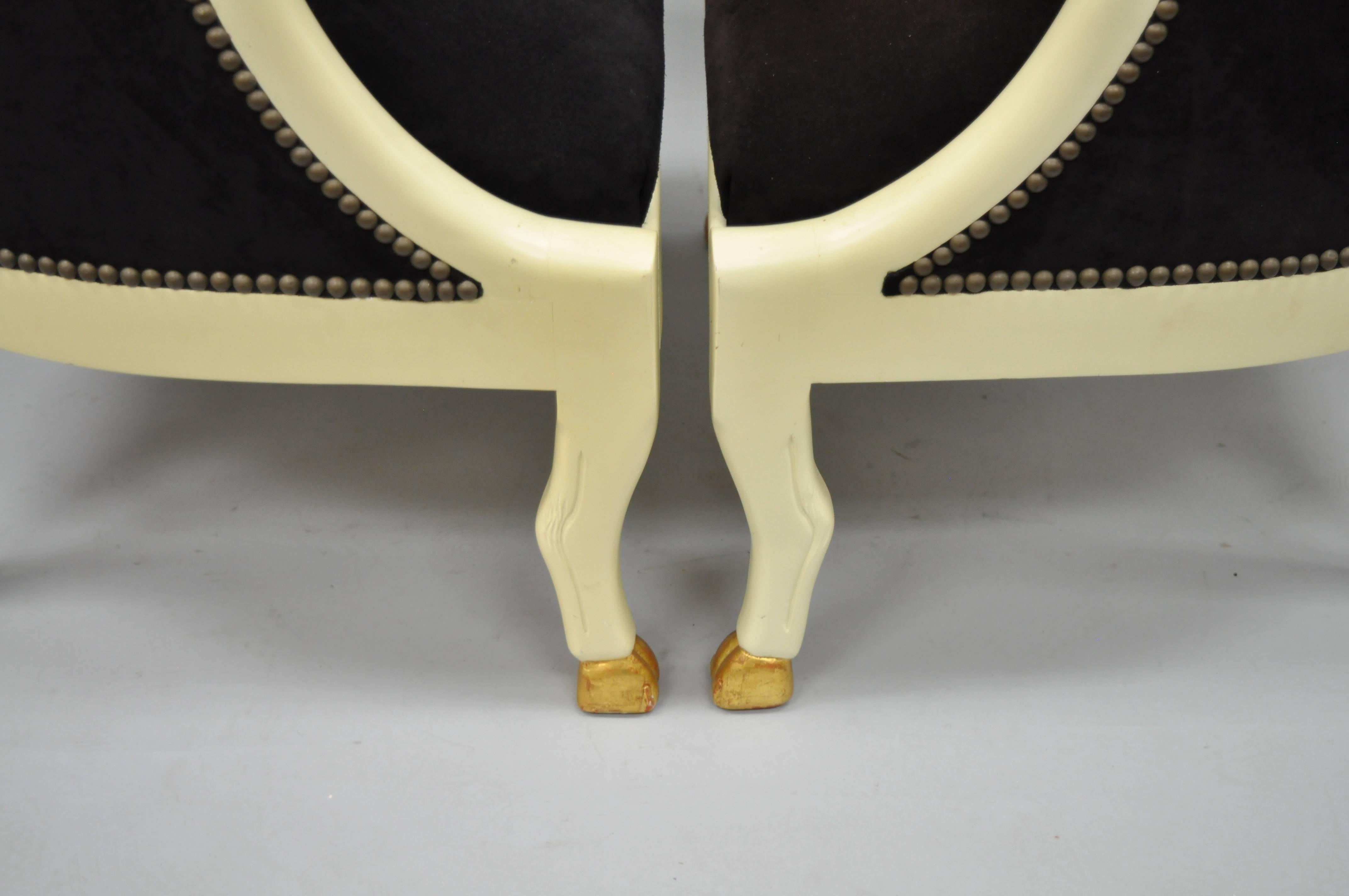 Paar Widderkopf Regency Stühle im neoklassischen Stil mit Fassrücken und Huffüßen im Angebot 4
