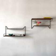 Paar französische Wandregale aus Korbweide und Eisen von Raoul Guys