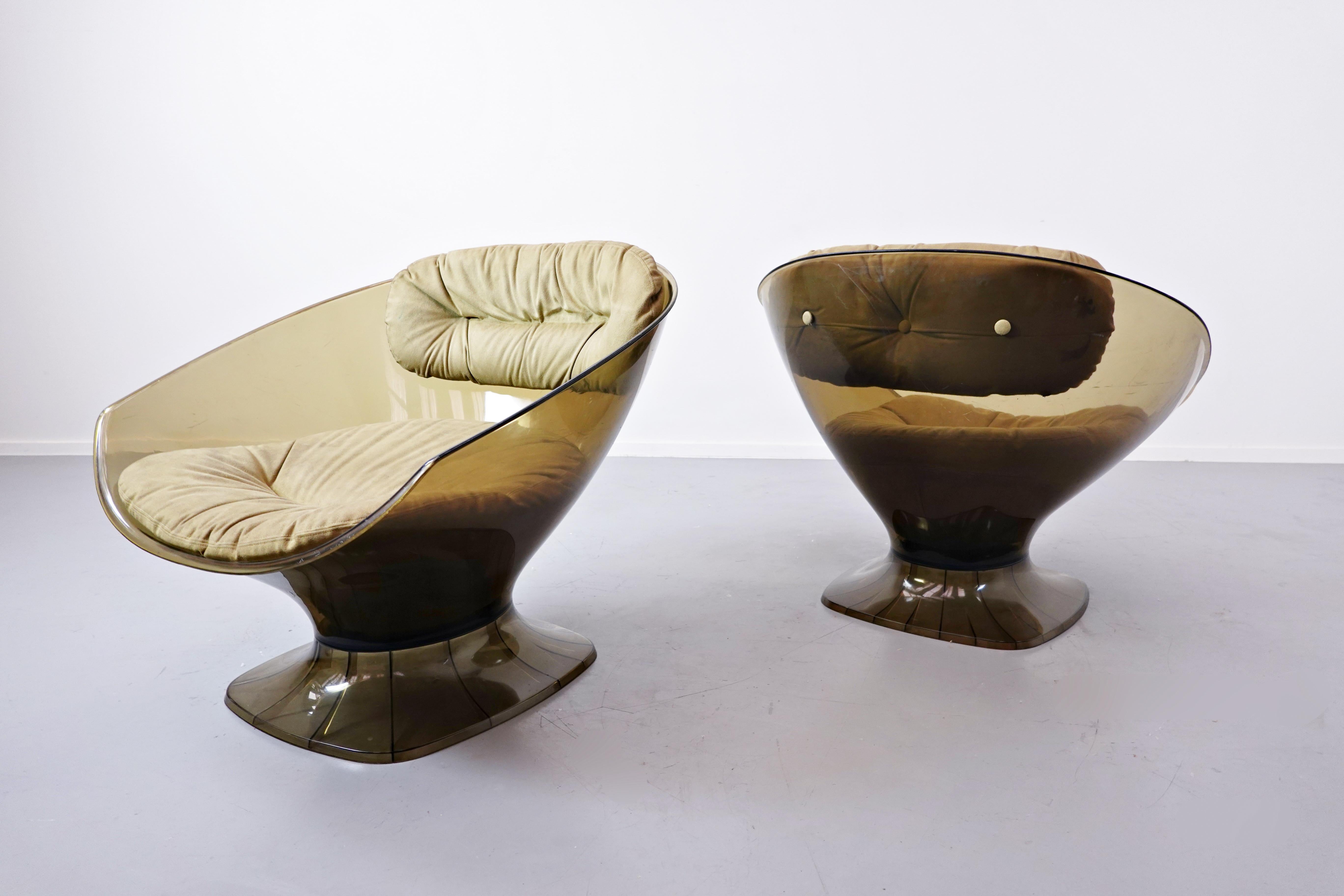Pair of Mid-Century Modern Raphael Raffel Lucite Pod Armchairs, 1960s In Good Condition In Brussels, BE
