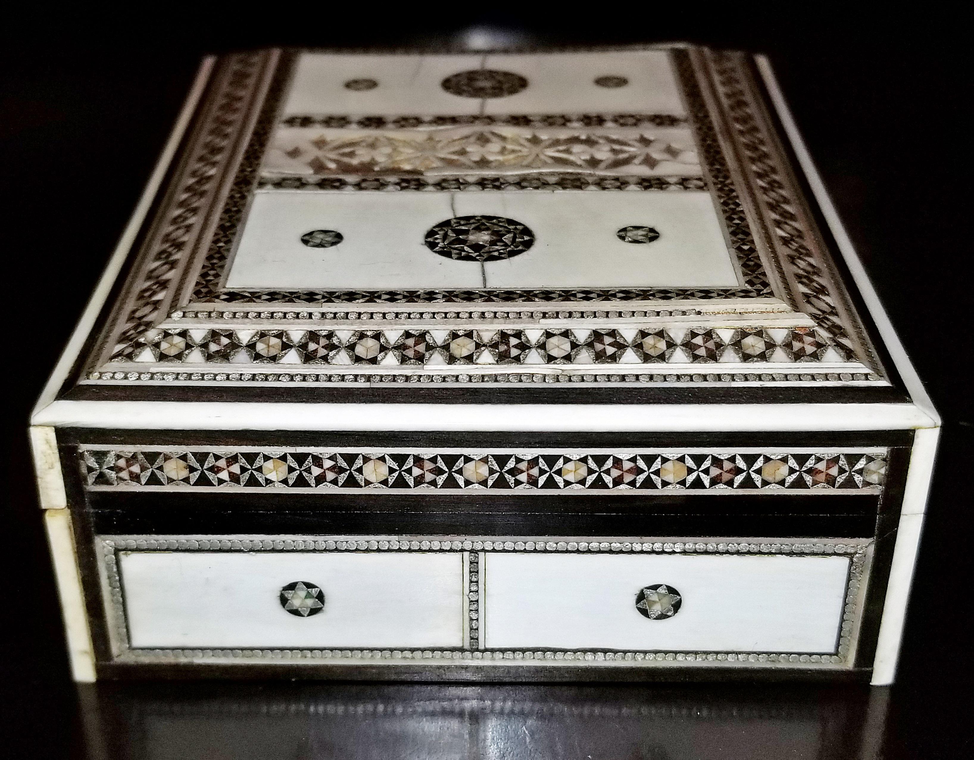 Gorgeous pair of 19th century Anglo-Indian ……. matching trinket boxes.

Made in Vizagapatam, India, circa 1870.

The boxes are made of sandalwood and covered in faux ivory or bone, mother of pearl and ebony stringing.

The boxes are also
