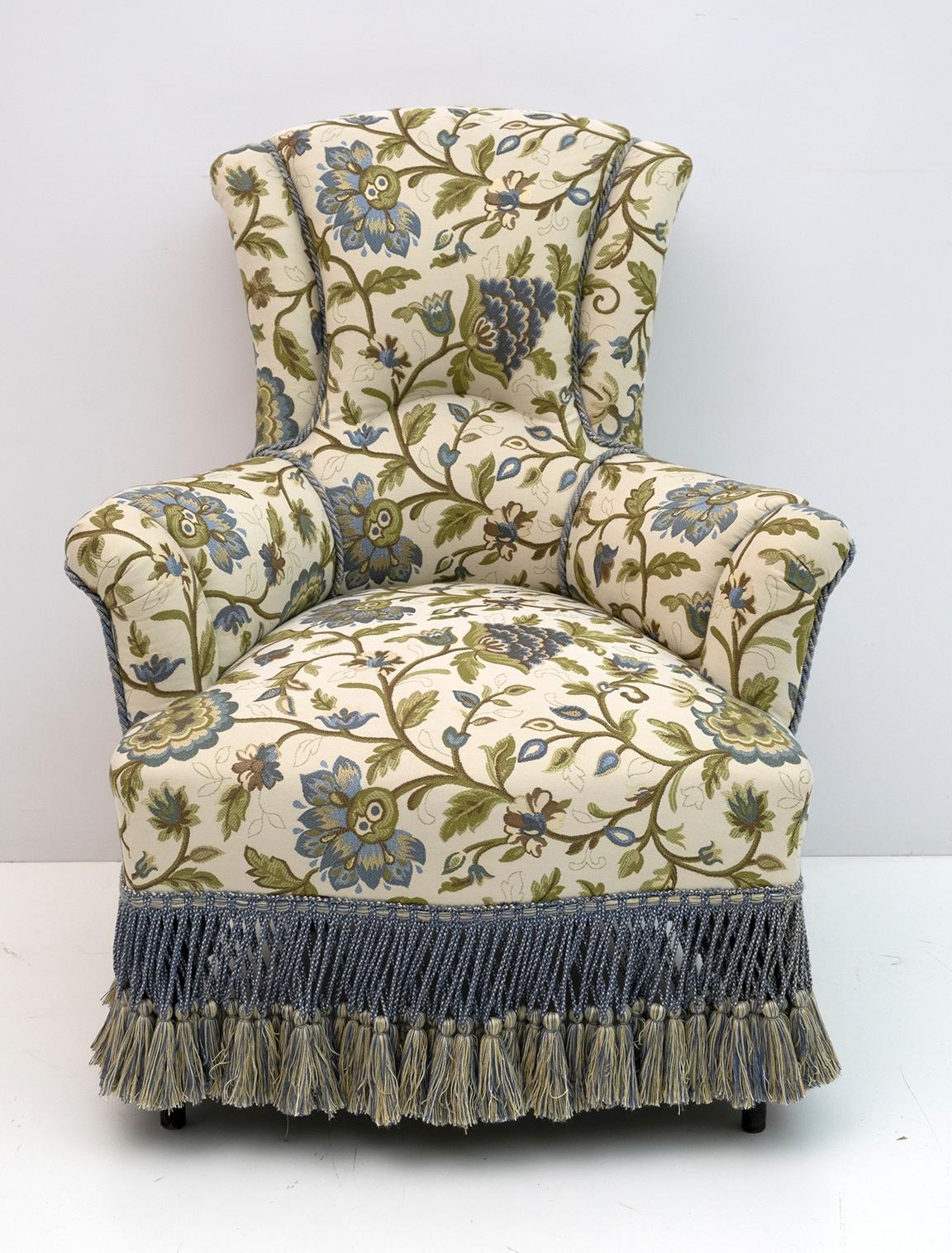 19th century armchair, Napoleon III period. The armchair has been restored and the upholstery has been replaced with a beautiful Italian brocade. France, 1870.