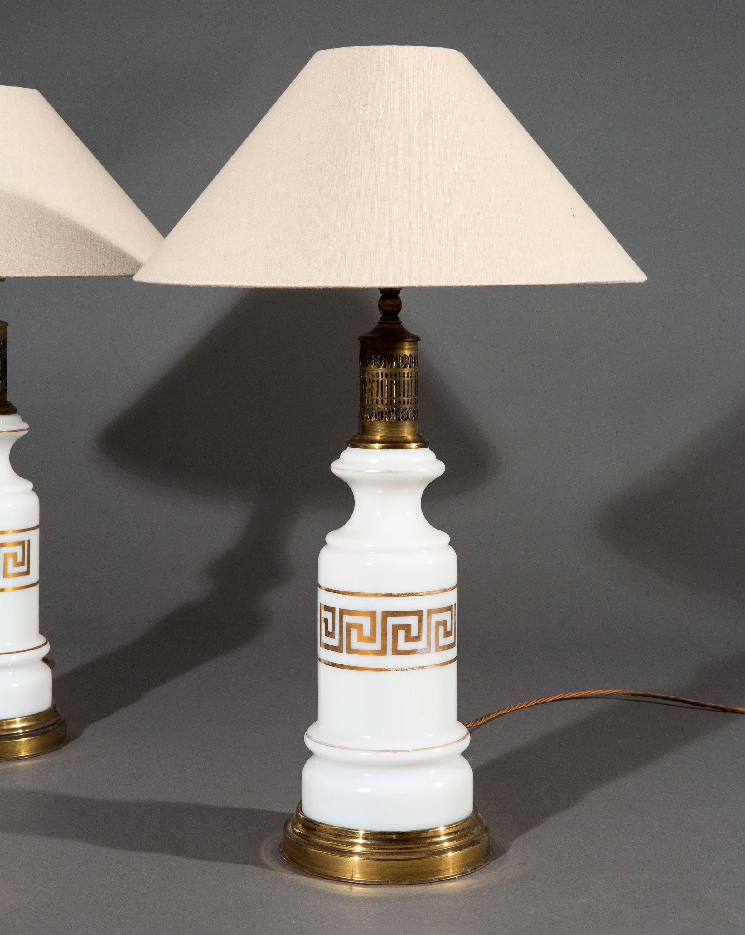 Paire de rares lampes de table en verre opalin du XIXe siècle, c. 1890 en vente 5