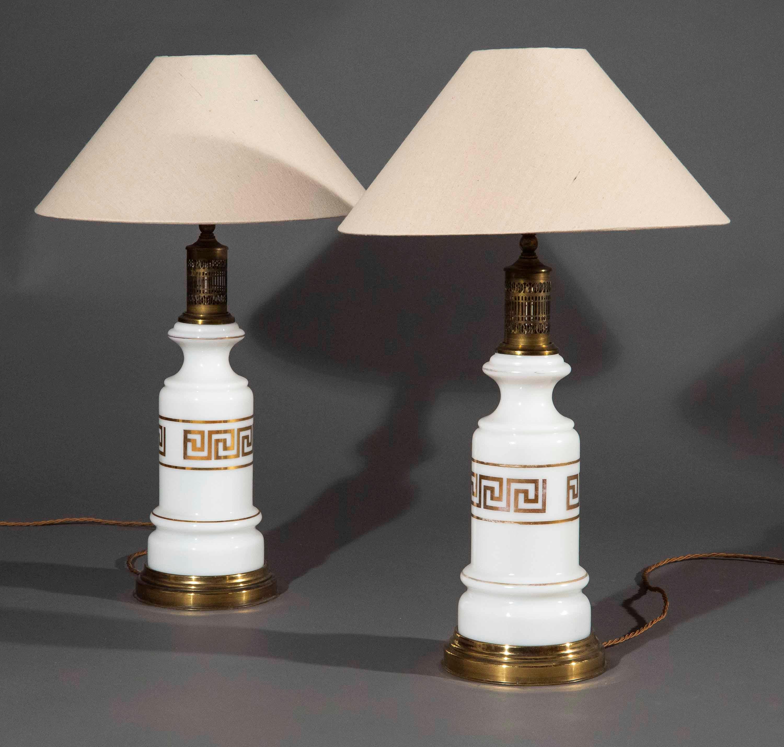 Paire de rares lampes de table en verre opalin du XIXe siècle, c. 1890 en vente 6
