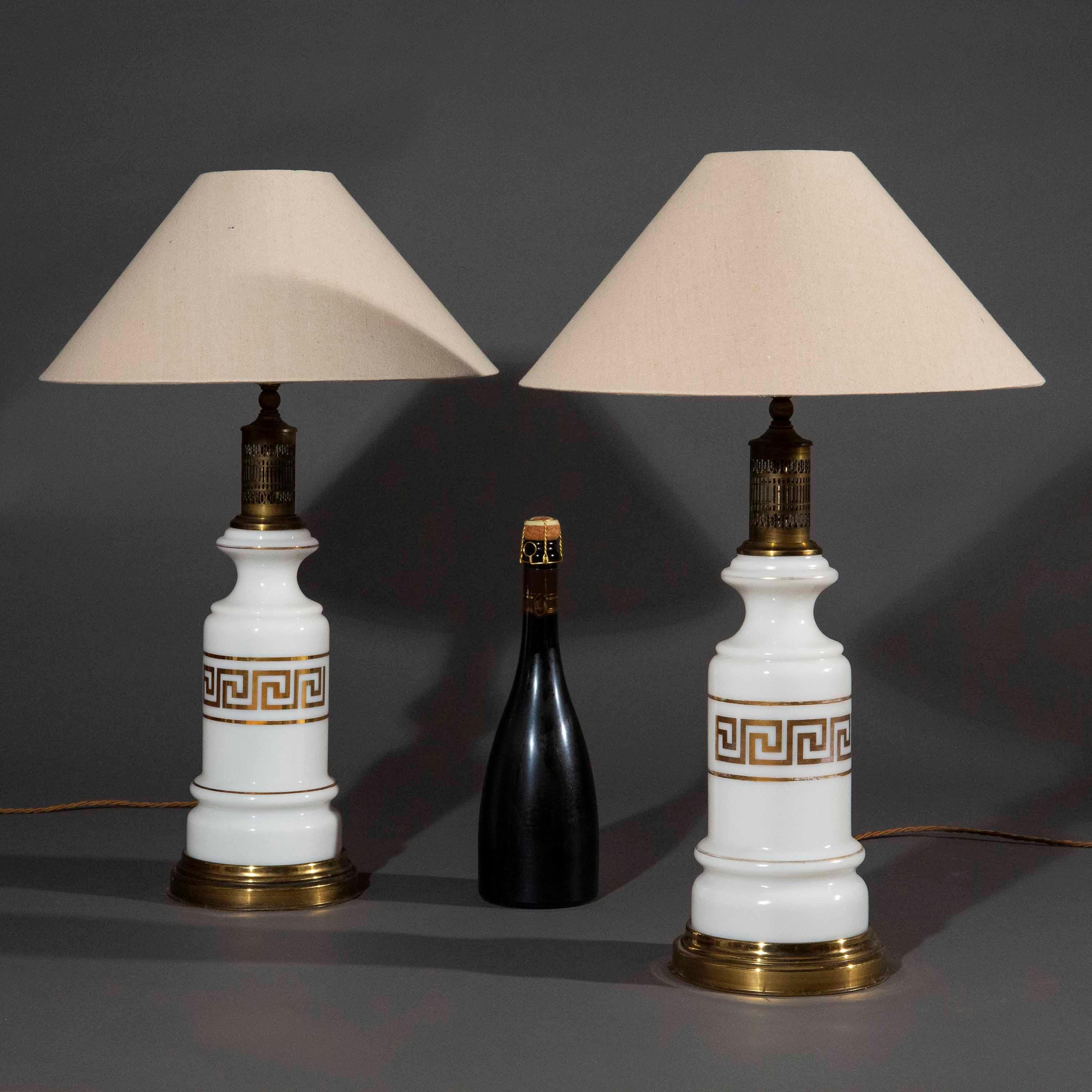 Paire de rares lampes de table en verre opalin du XIXe siècle, c. 1890 en vente 8