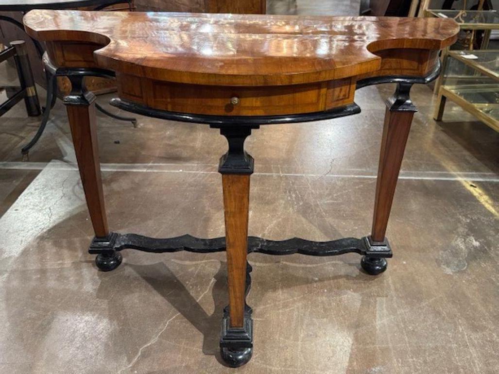 Noyer Paire de rares consoles Biedermeier du XIXe siècle en noyer et ébène en vente
