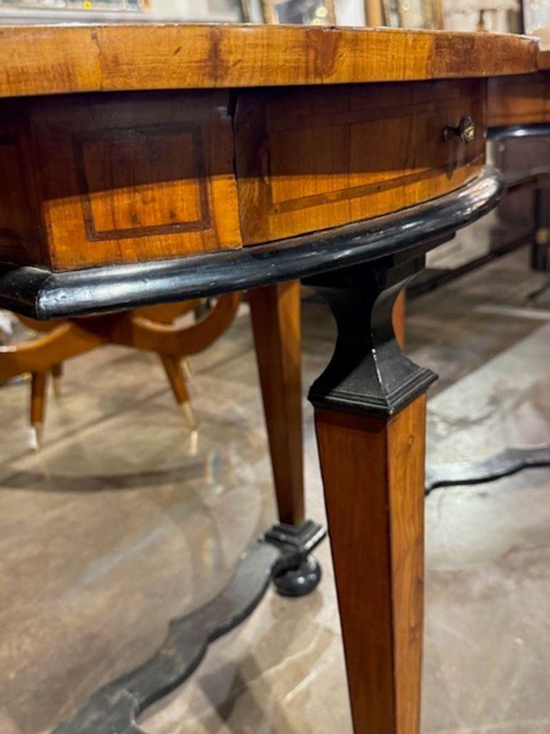 Paire de rares consoles Biedermeier du XIXe siècle en noyer et ébène en vente 4
