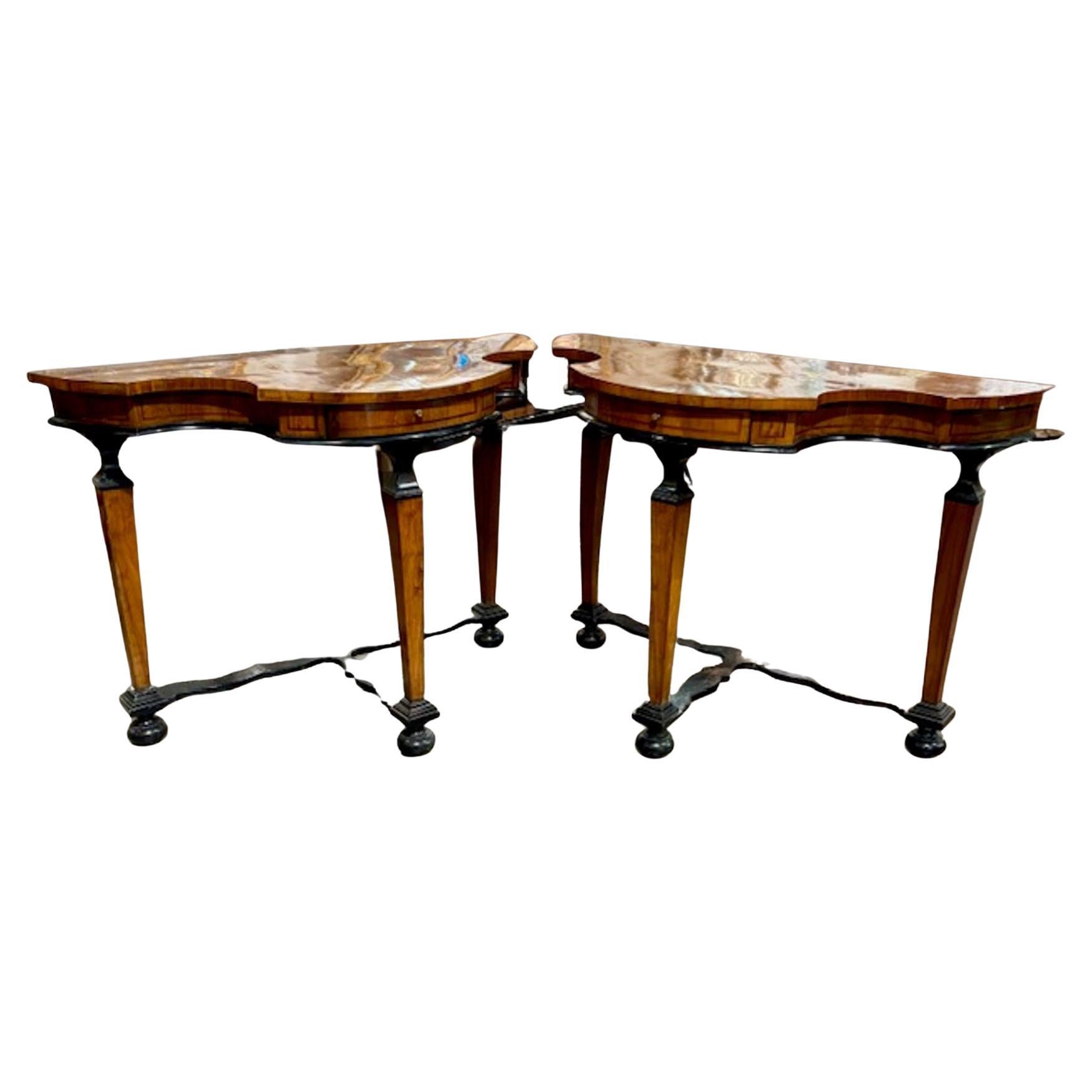 Paire de rares consoles Biedermeier du XIXe siècle en noyer et ébène en vente