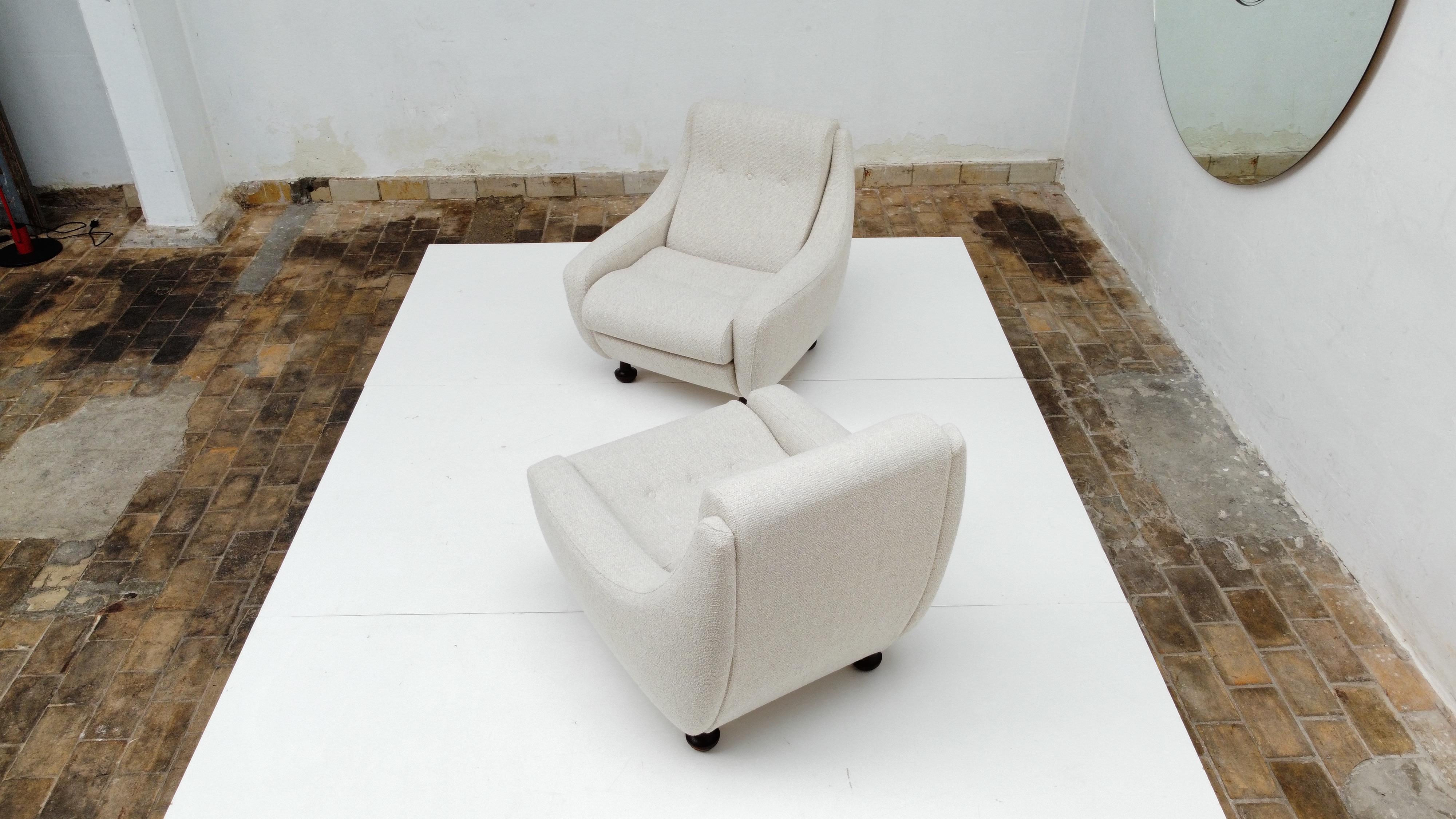 Pair of Rare 60's Organic Curved Lounge Chairs by Airborne France New Upholstery For Sale 3