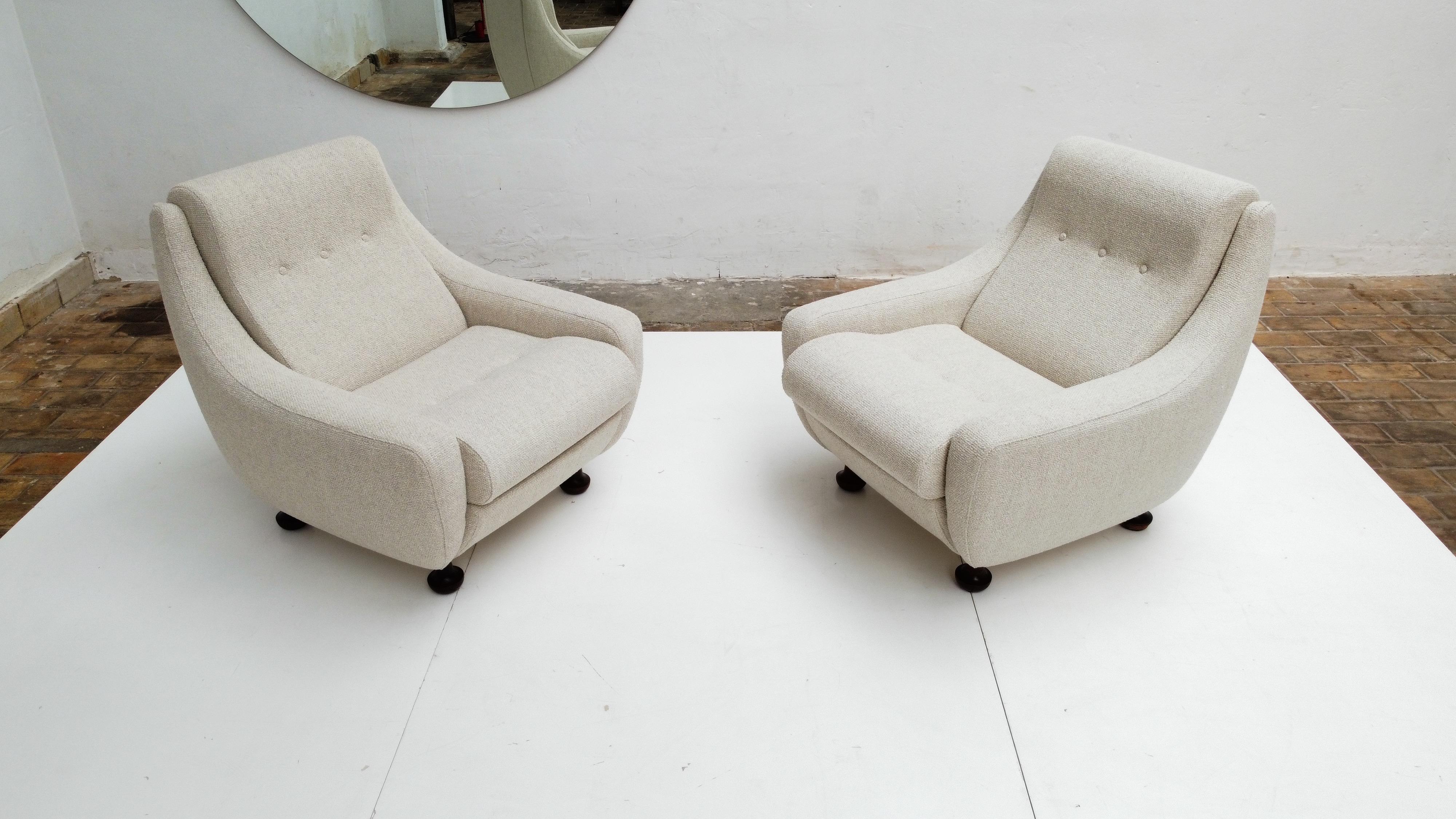 Metal Pair of Rare 60's Organic Curved Lounge Chairs by Airborne France New Upholstery For Sale