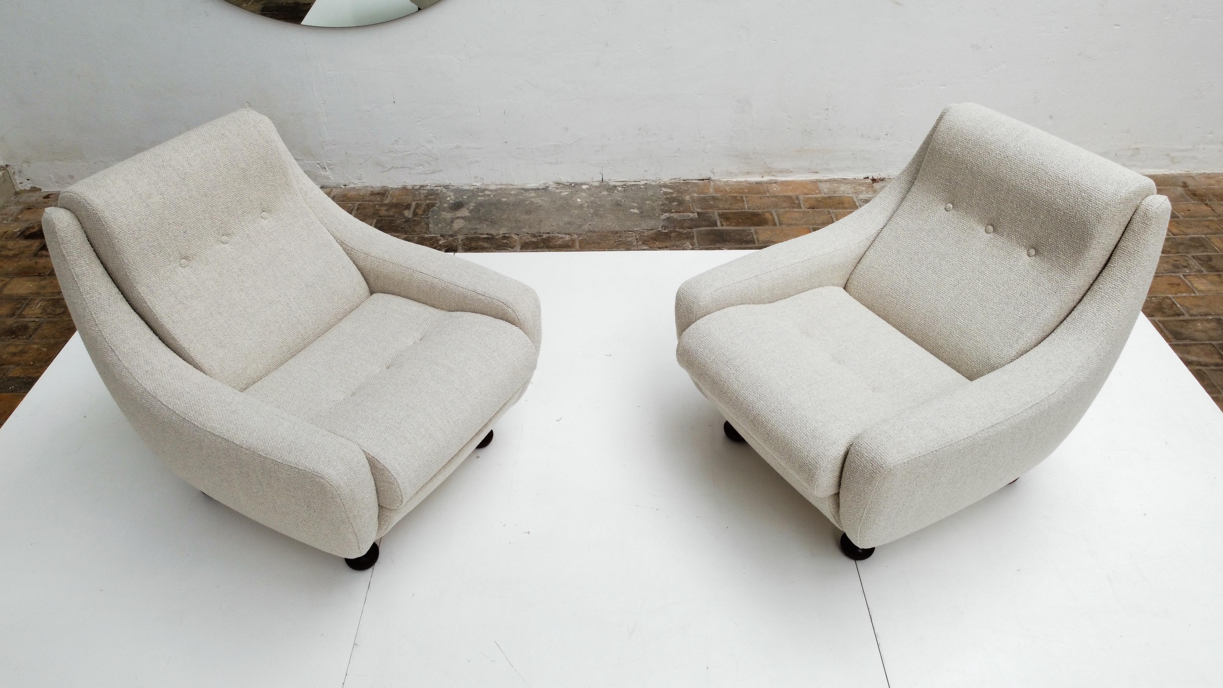 Pair of Rare 60's Organic Curved Lounge Chairs by Airborne France New Upholstery For Sale 2