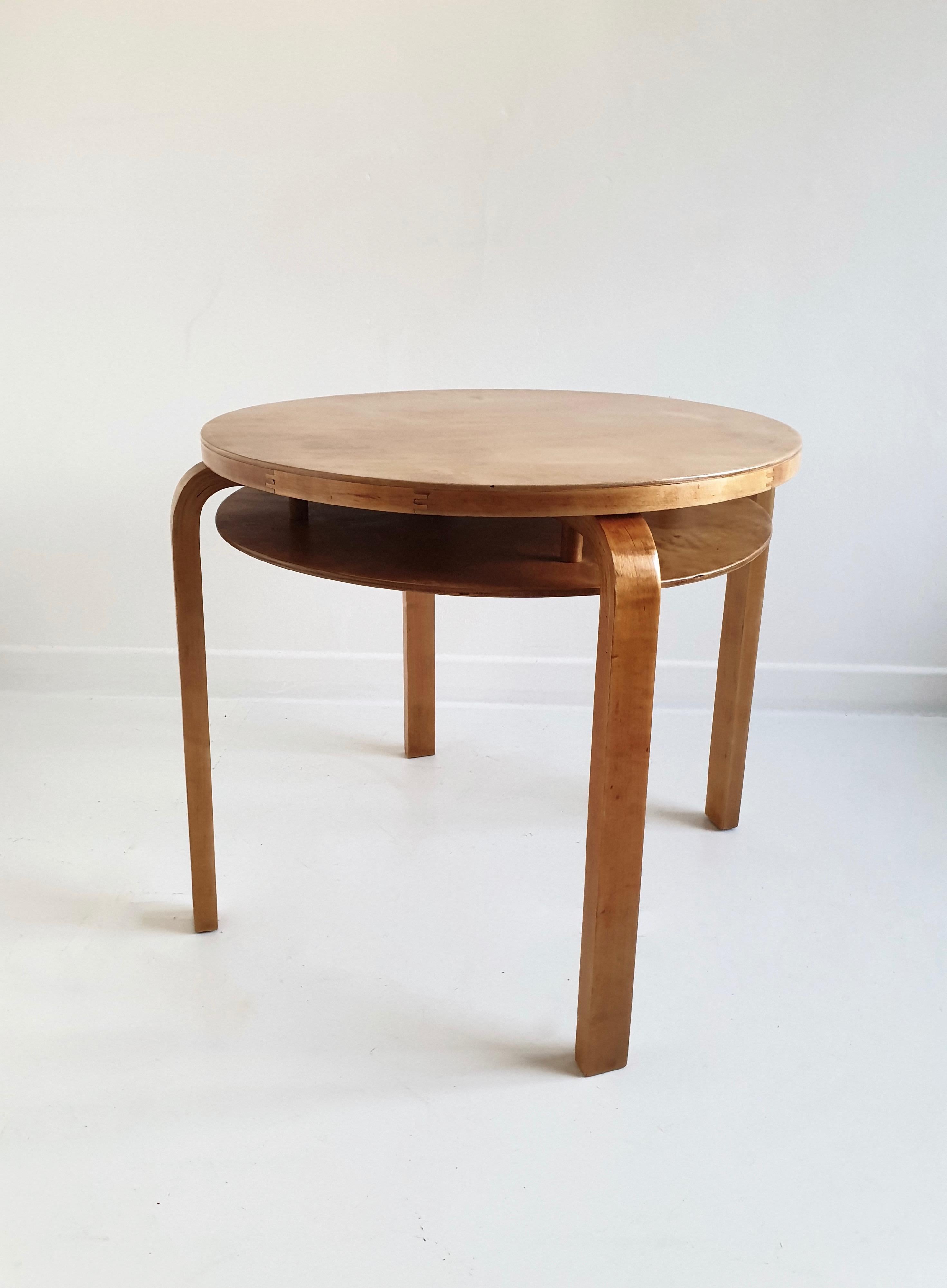Finnish Pair of Rare '907' Stacking Side Tables by Alvar Aalto for Artek, circa 1940 For Sale