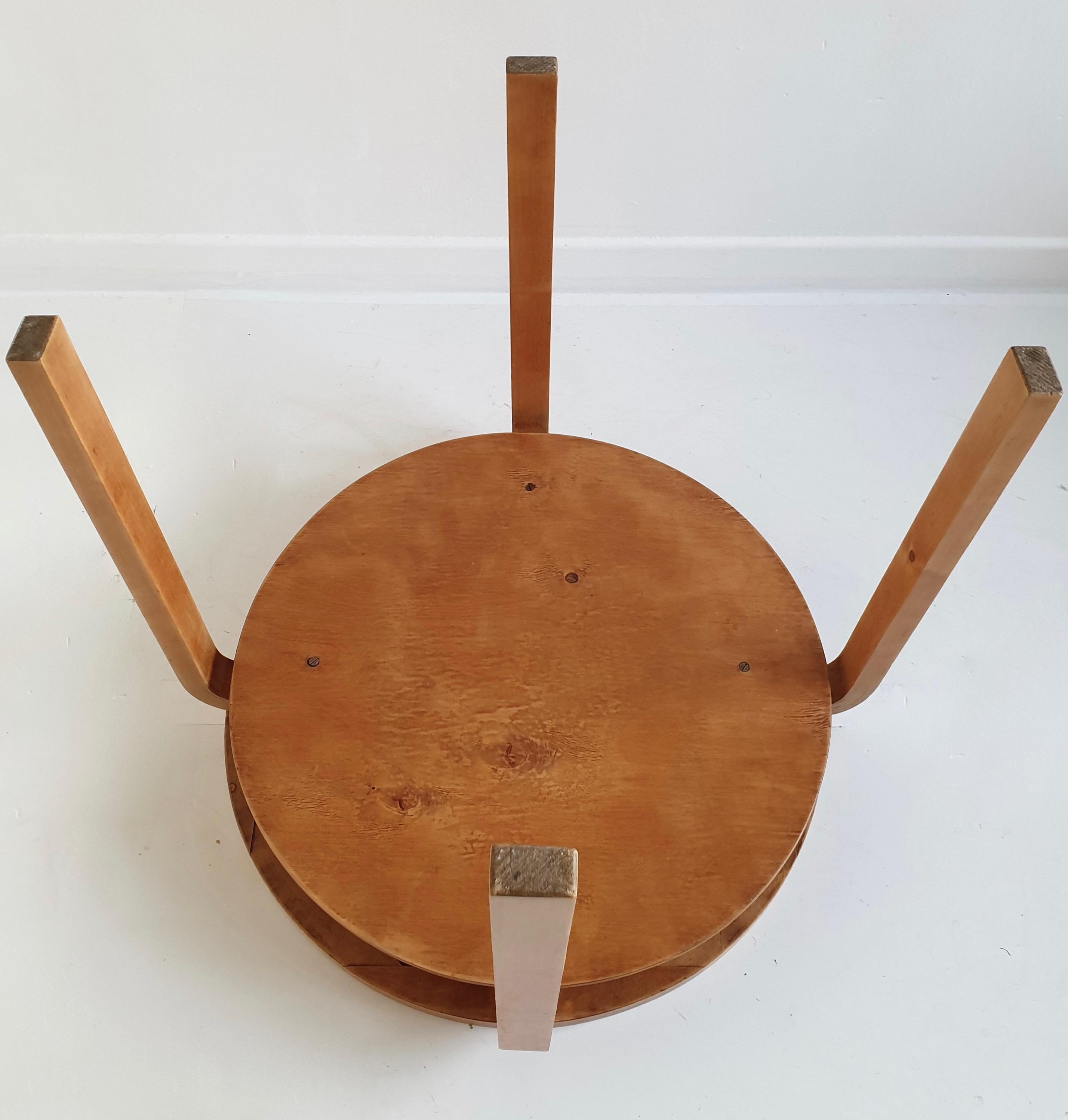 Pair of Rare '907' Stacking Side Tables by Alvar Aalto for Artek, circa 1940 For Sale 1