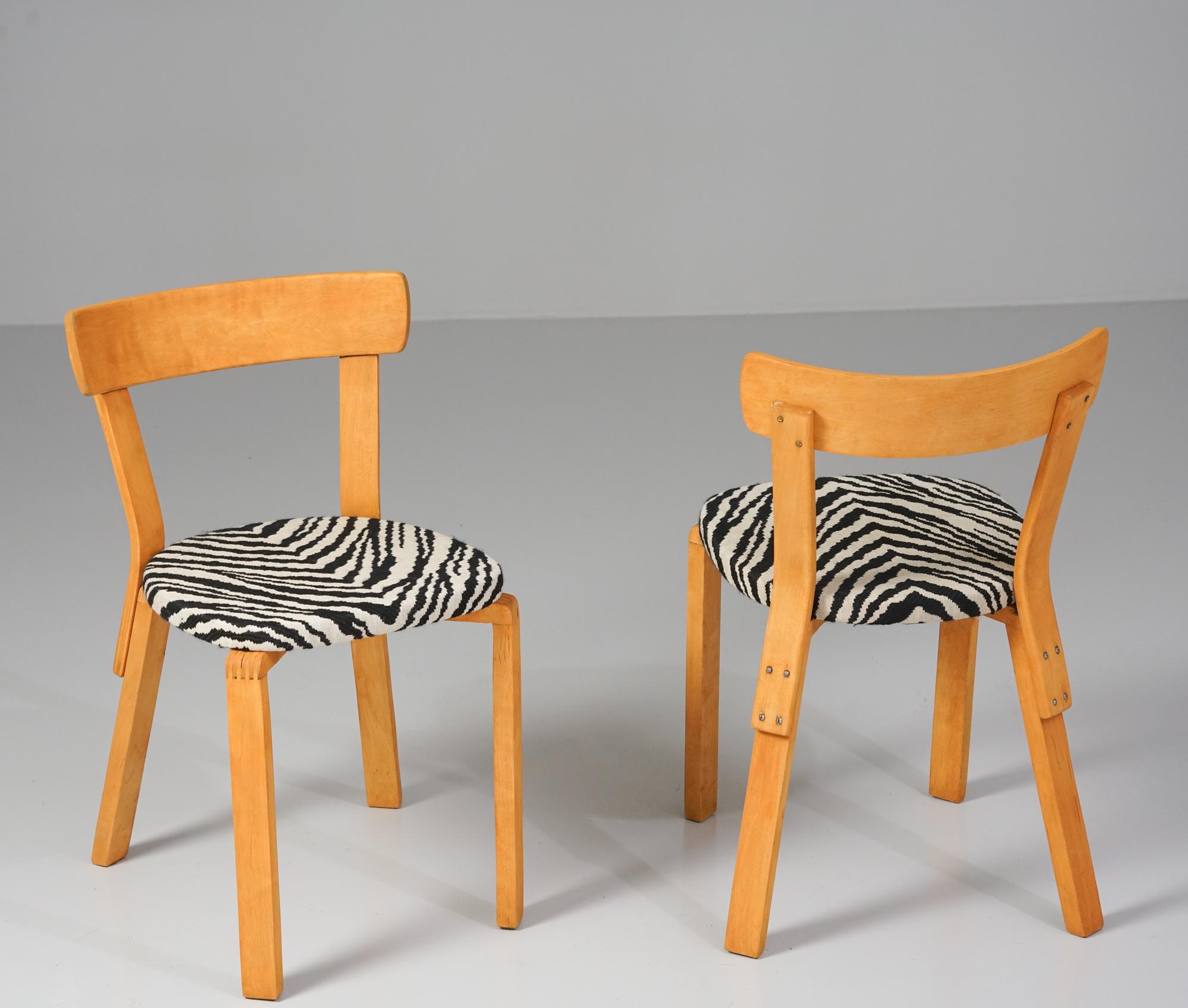 Pair of Rare Aalto Model 69 Wartime Chairs, 1940s In Good Condition For Sale In Helsinki, Uusimaa