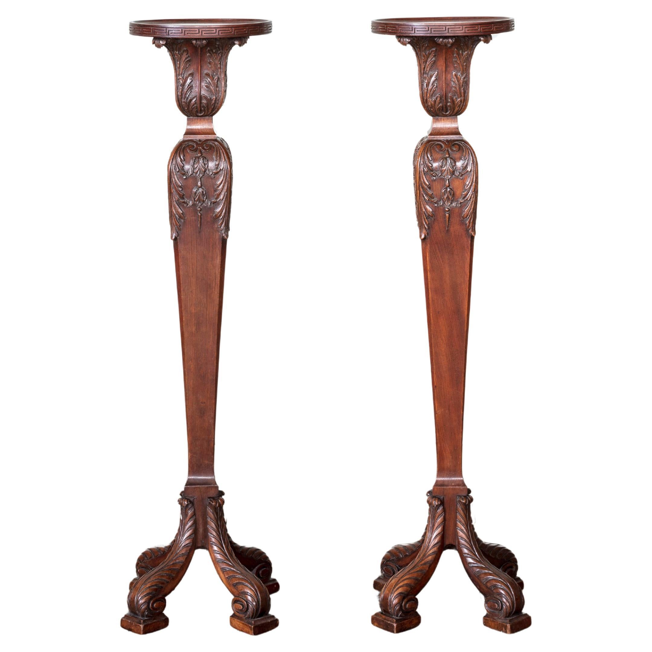 Paire de rares et importantes torchères en acajou sculpté de George II, XVIIIe siècle