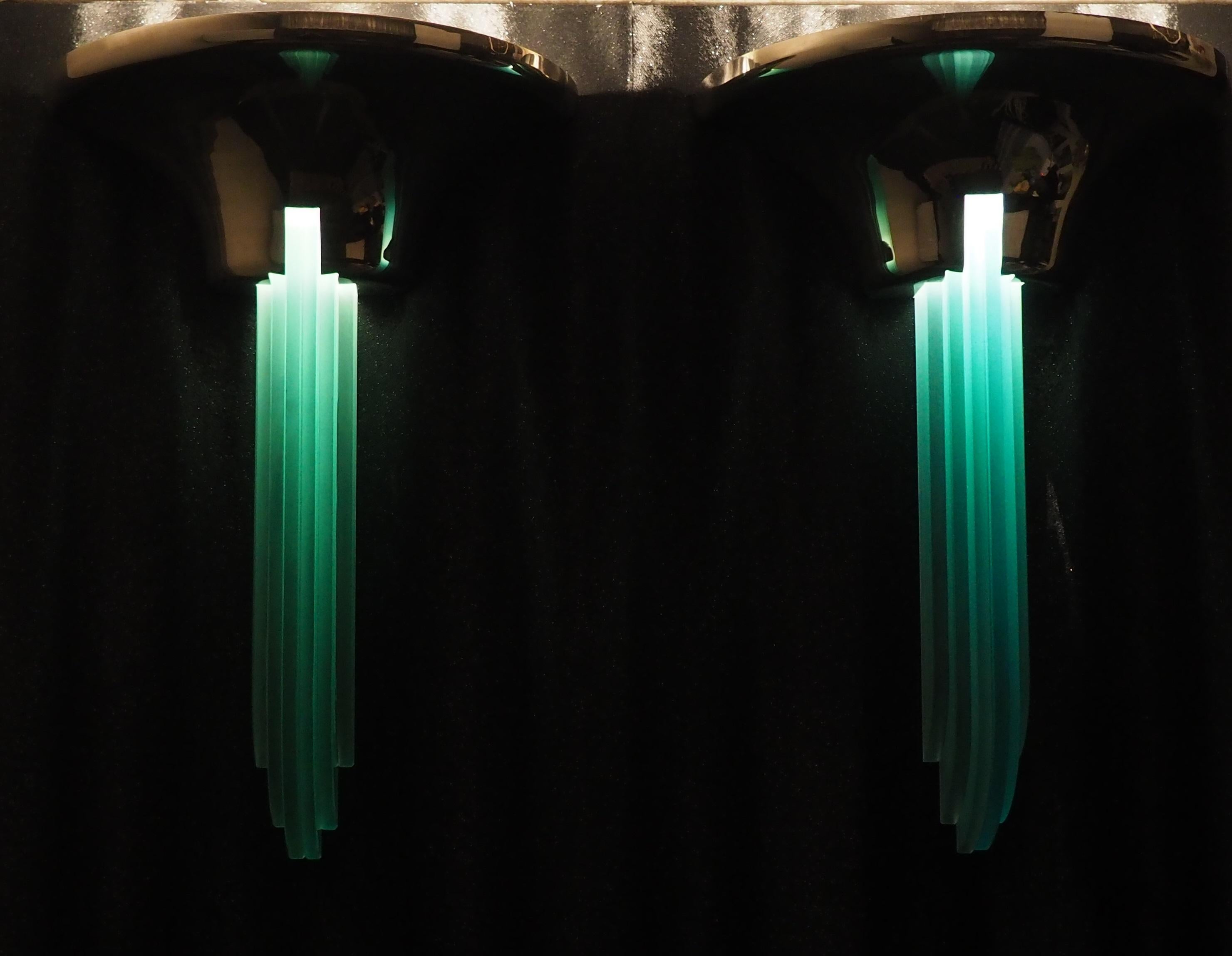 Mid-20th Century Pair of Rare and Large Art Deco Wall Sconces by Jean Perzel, Paris, circa 1930s For Sale