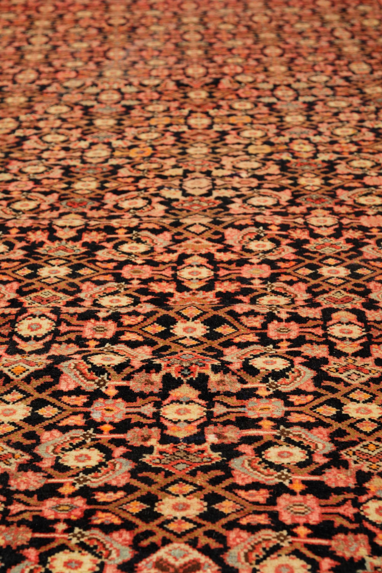 XIXe siècle Paire de rares tapis de couloir anciens en laine du Caucase en vente