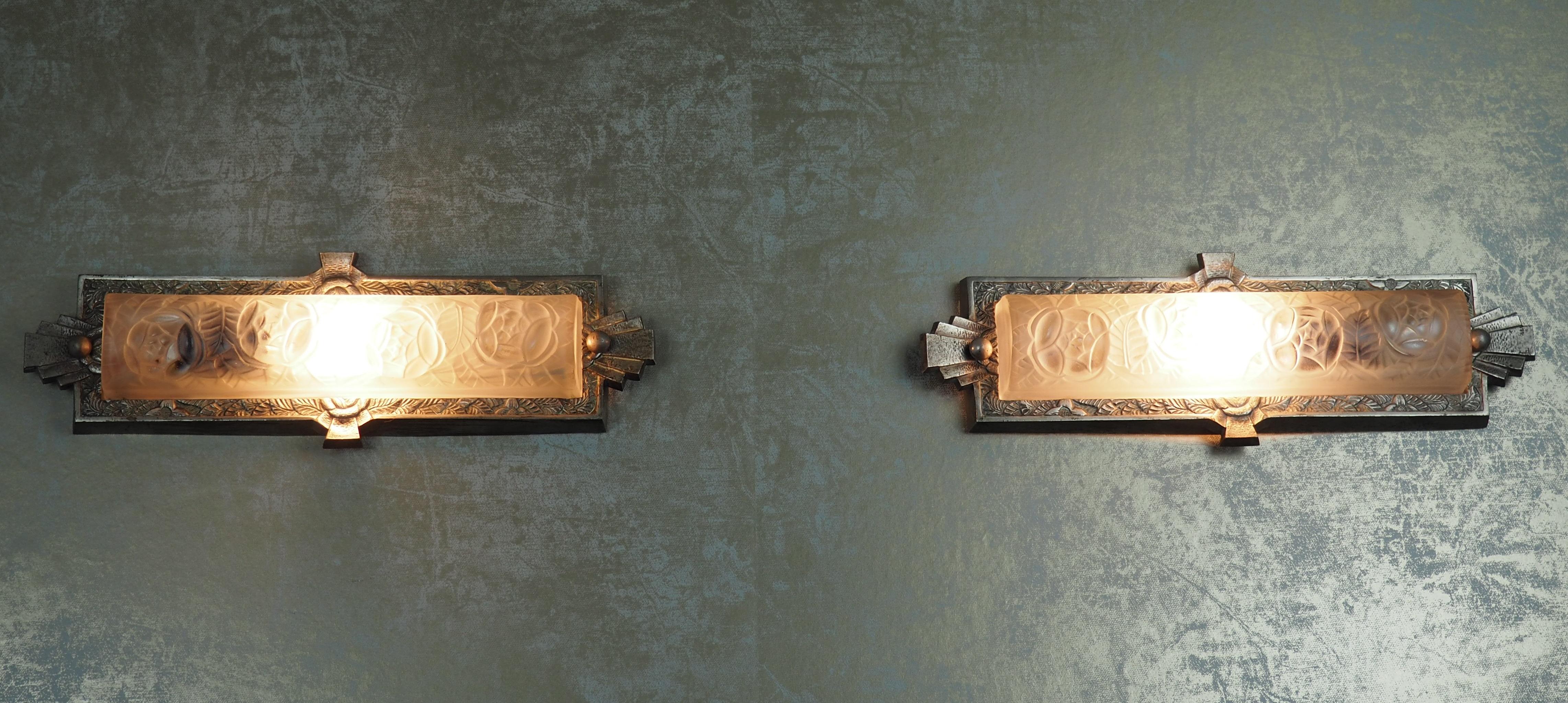French Pair of Rare Art Deco Wall Sconces by Degue, France, circa 1920s