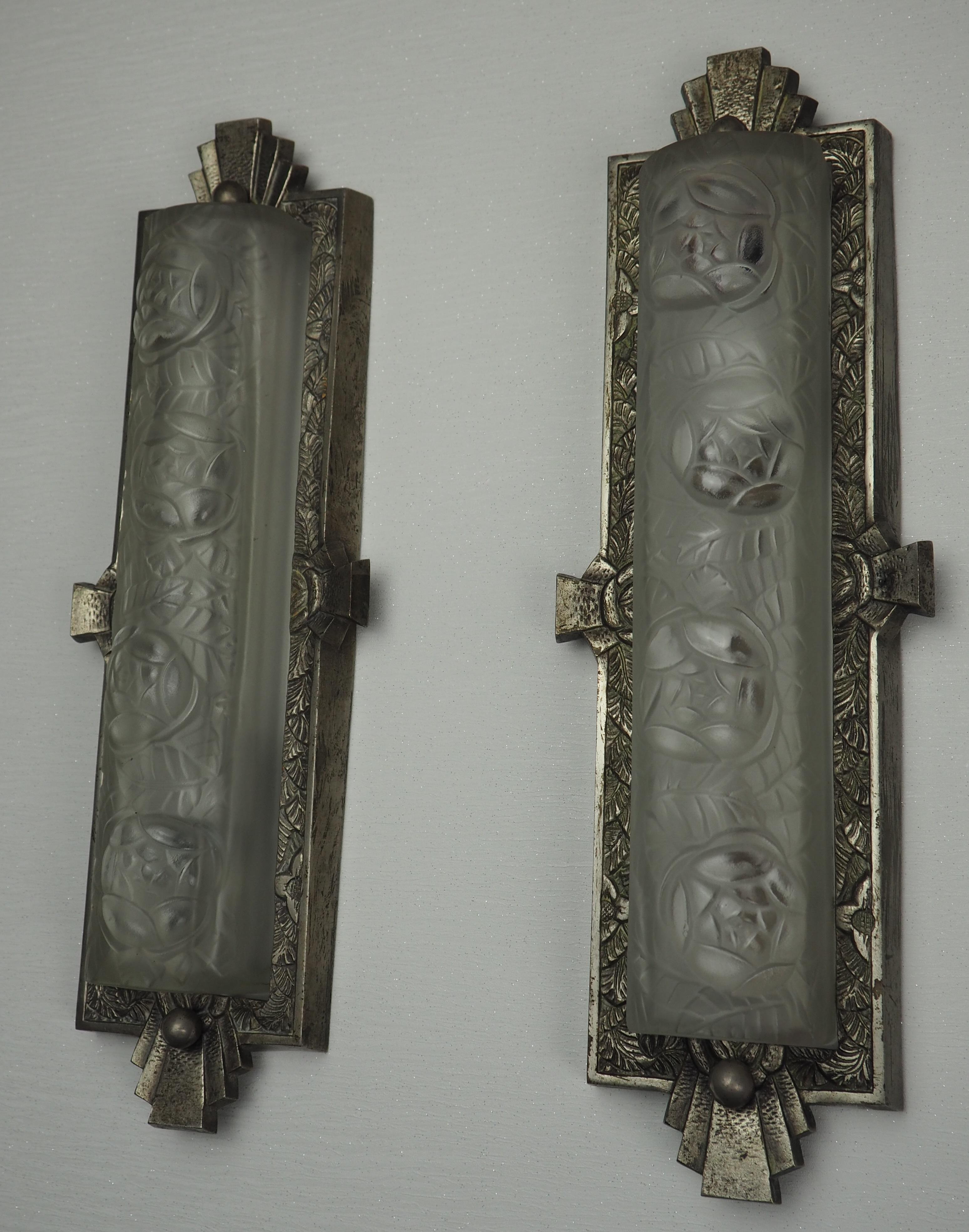 Pair of Rare Art Deco Wall Sconces by Degue, France, circa 1920s 2