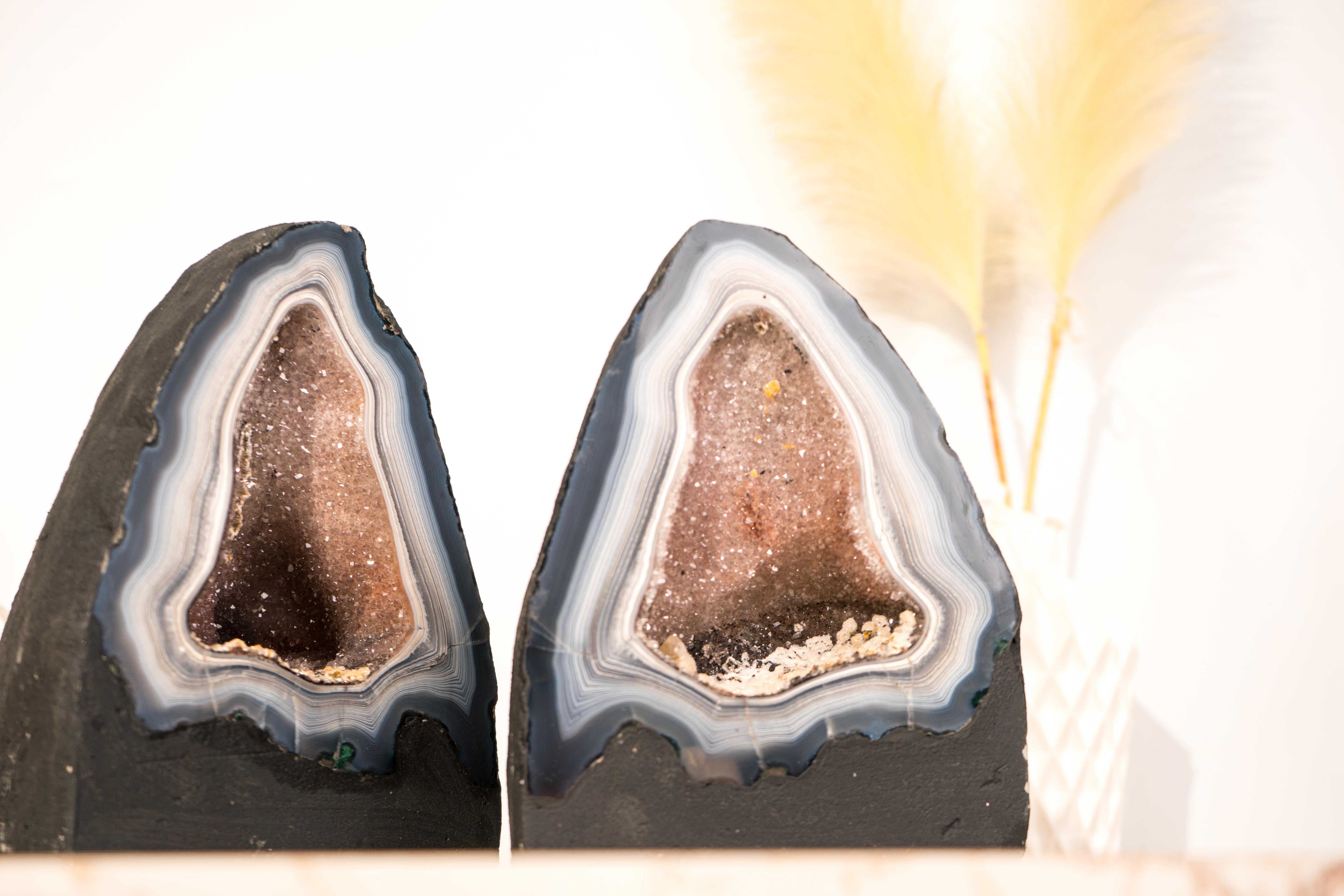 Pair of Rare Blue & White Lace Agate Geodes with Delicate Striped Pattern In New Condition For Sale In Ametista Do Sul, BR