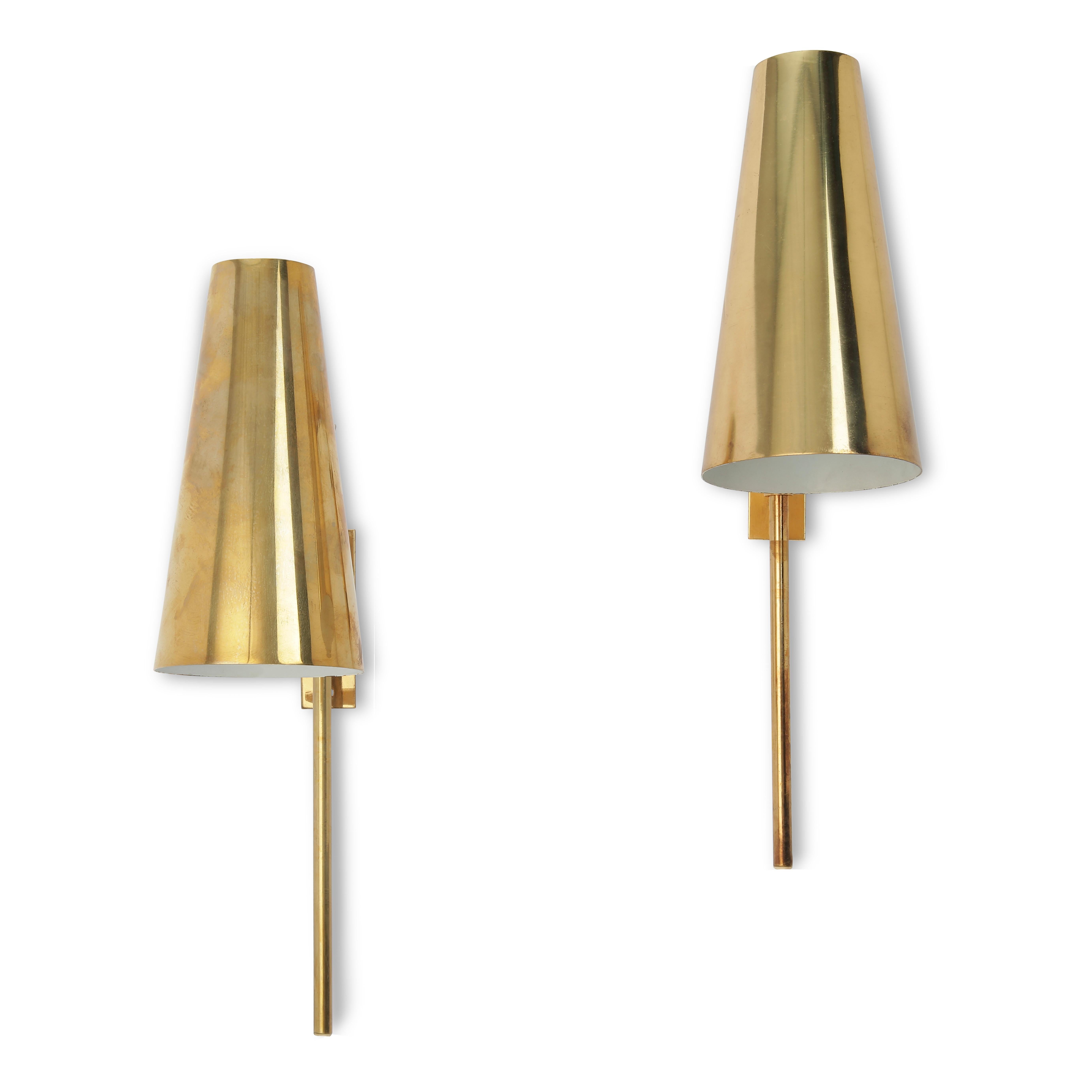 Pair of Rare Brass Paavo Tynell Wall Lights for Taito Oy, Finland, 1950s In Good Condition For Sale In Copenhagen, DK