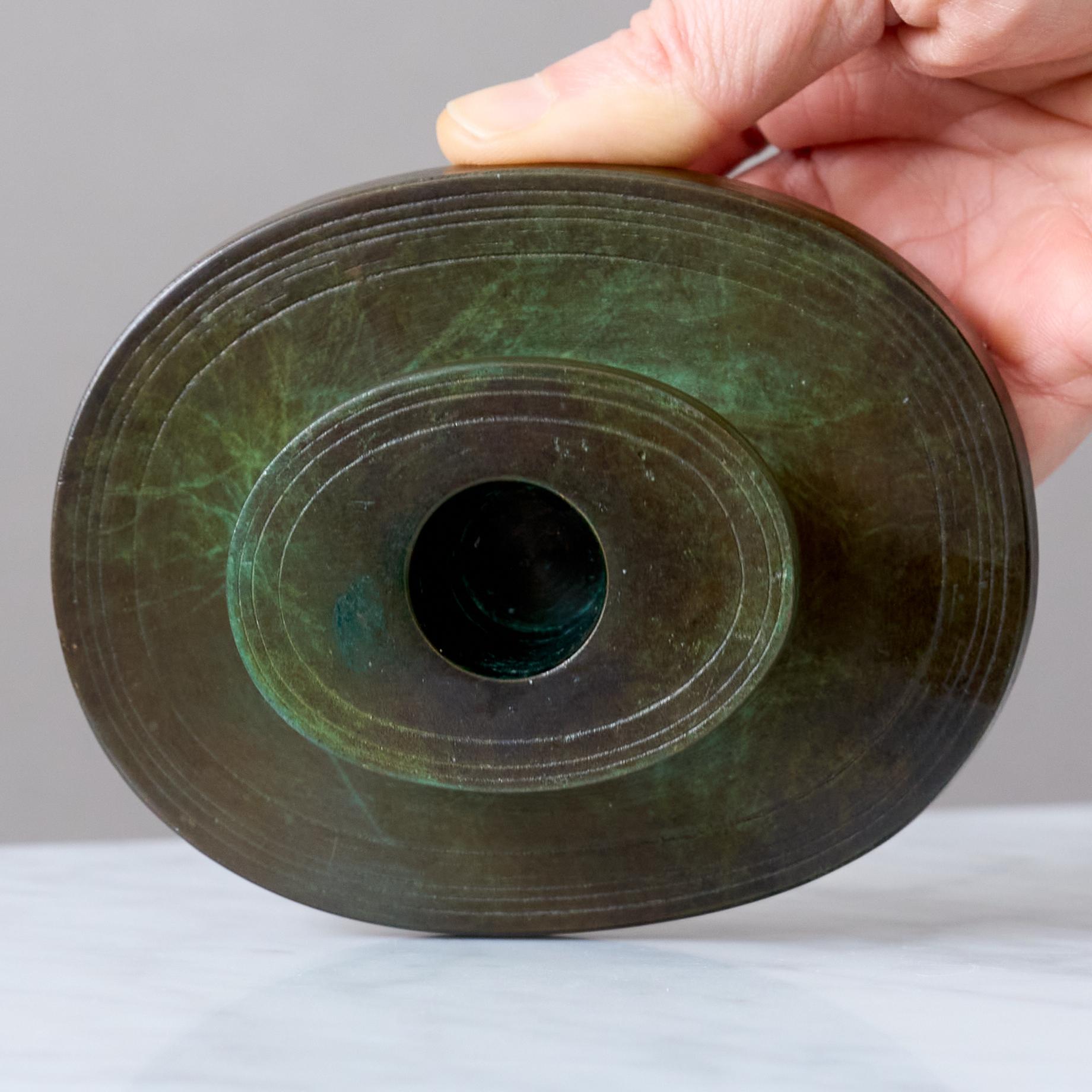 Paire de rares chandeliers Art déco en bronze par GAB, Suède, années 1930. en vente 4