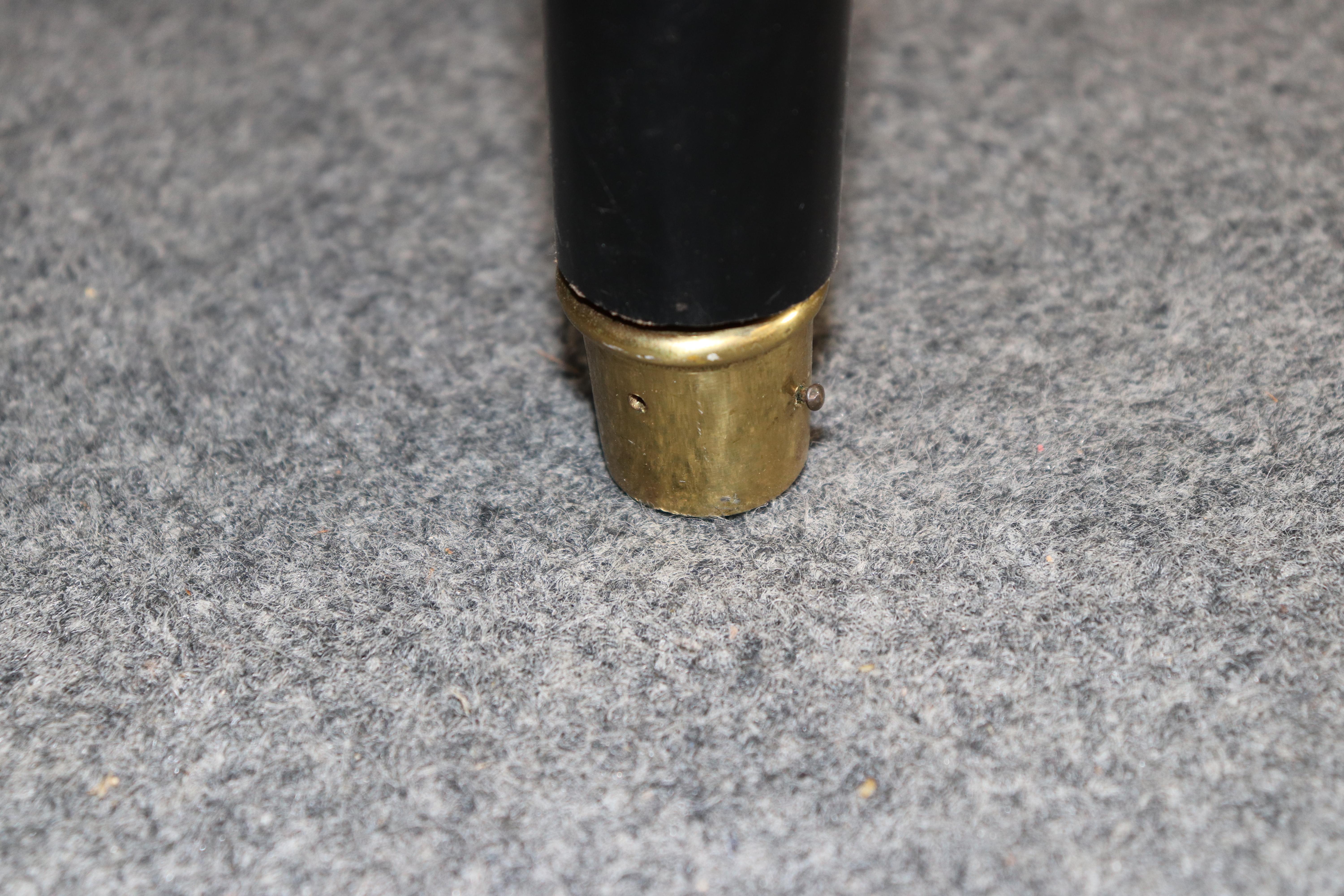 Paar seltene, in Bronze gefasste, ebonisierte Konsolentische mit griechischem Schlüssel, ähnlich einer Demilune im Angebot 5