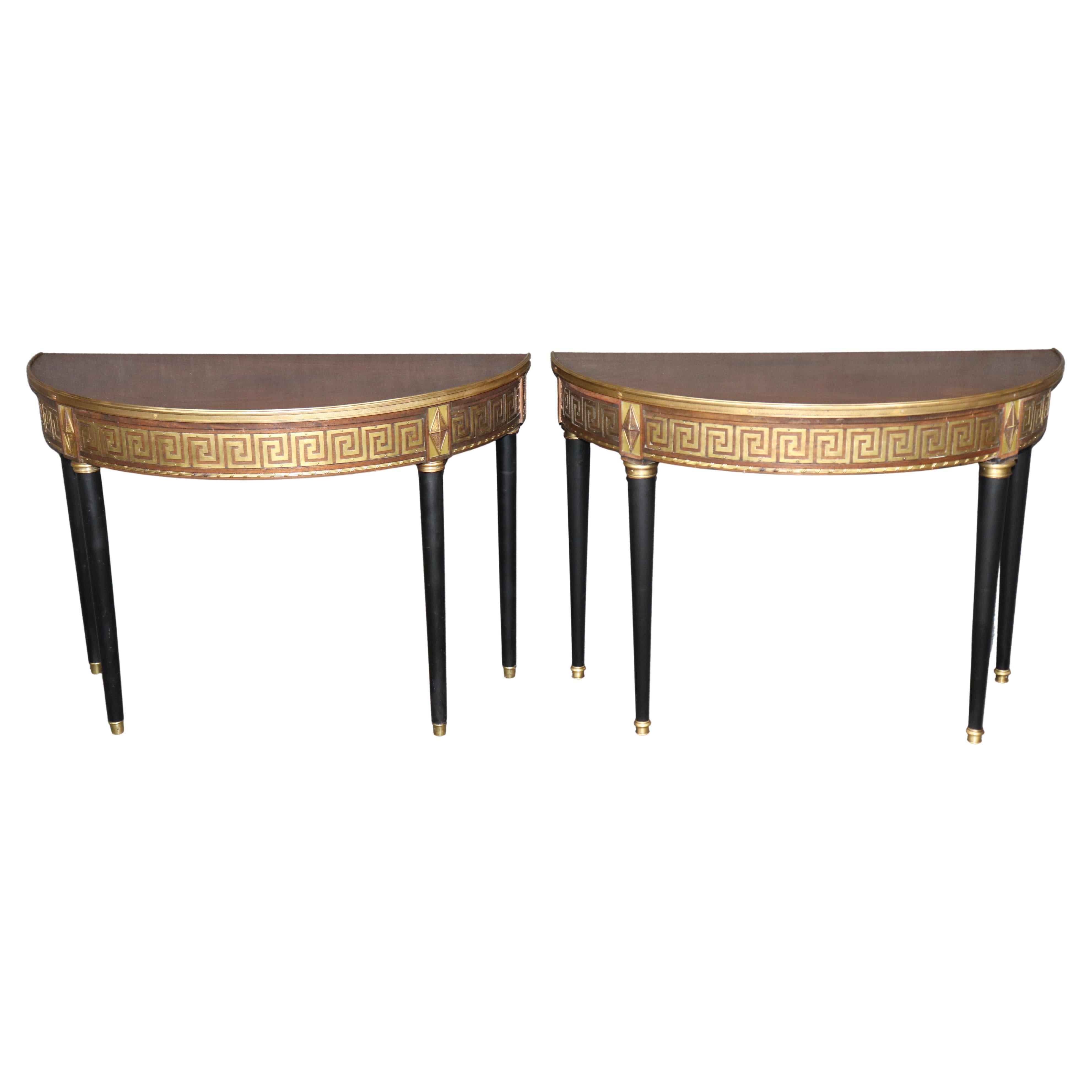 Paar seltene, in Bronze gefasste, ebonisierte Konsolentische mit griechischem Schlüssel, ähnlich einer Demilune im Angebot