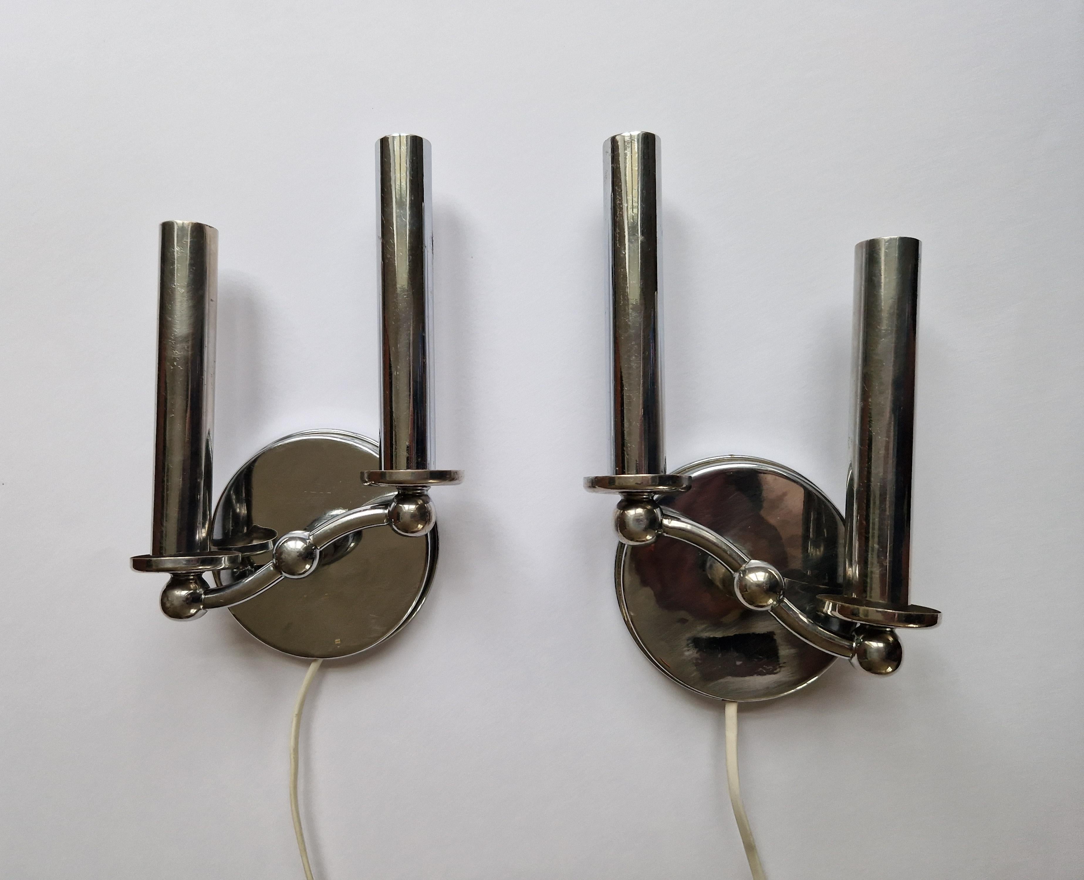 - modèle très rare
- joli style d'éclairage
- dommage de chrome à l'arrière d'un tube / photographié /
- nouvelle électricité