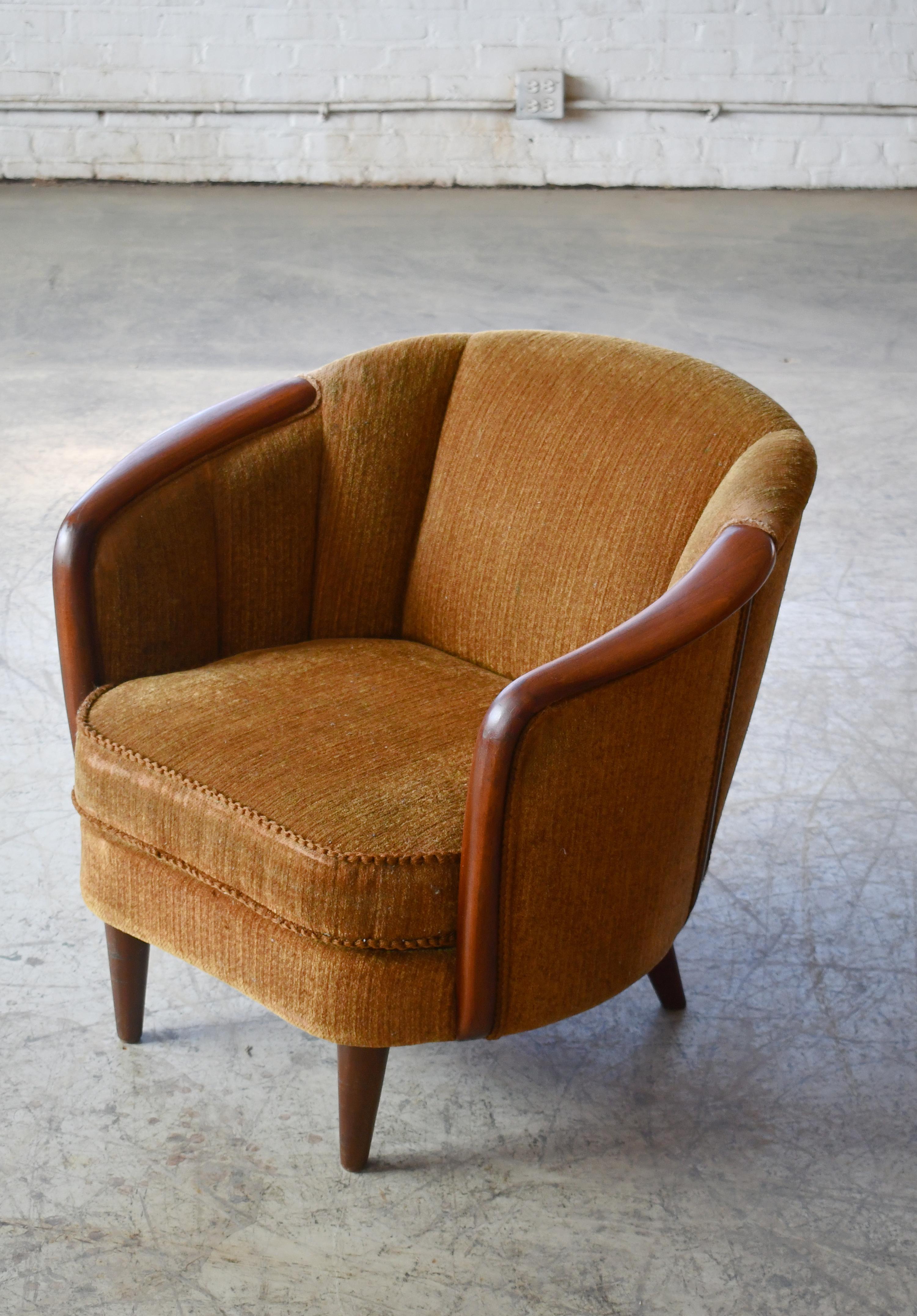 Paar seltene dänische Stühle im Fass-Stil der 1950er Jahre mit Armlehnen aus Teakholz (Wolle) im Angebot
