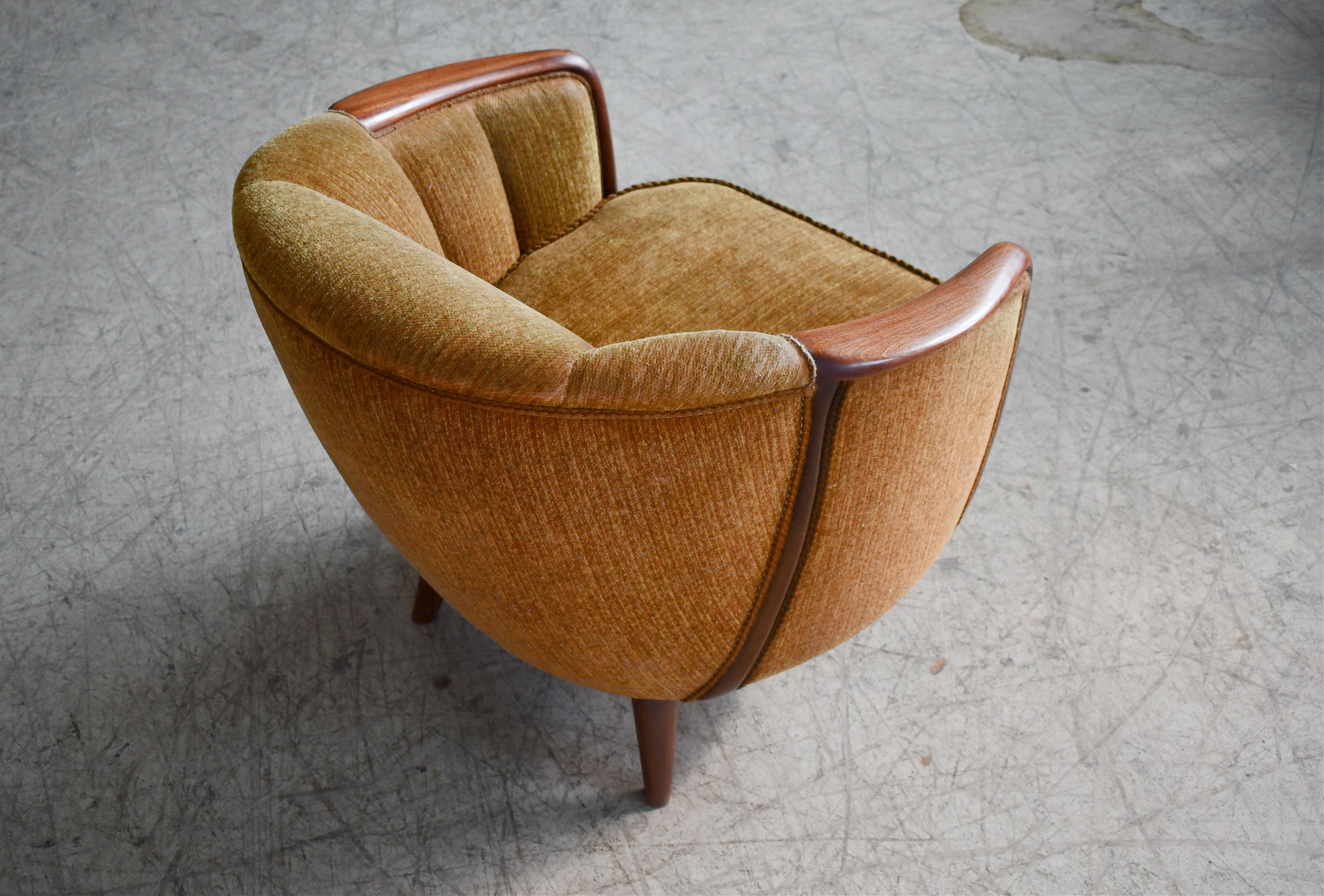 Paire de chaises danoises rares de style baril des années 1950 avec accoudoirs en teck en vente 2