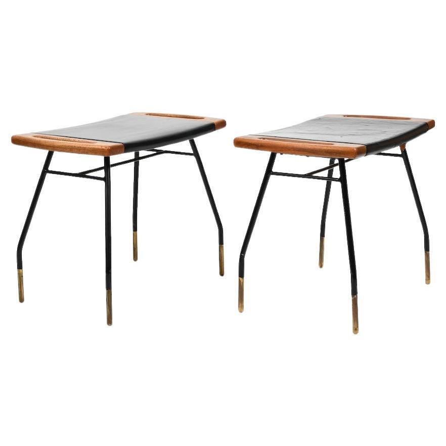 Coppia di rari sgabelli danesi in teak e pelle anni '50