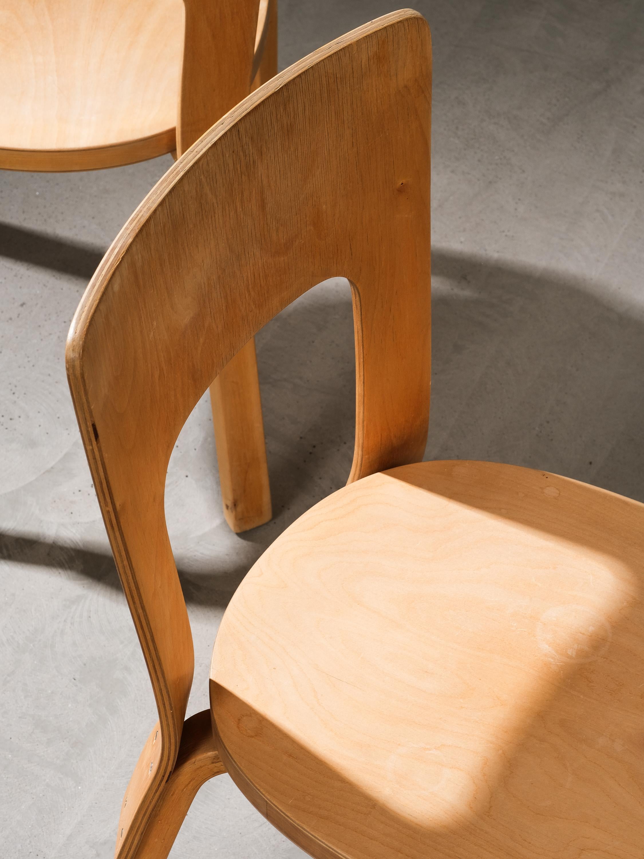 Ein Paar seltene E66-Stühle von Alvar Aalto für Artek, Finnland im Angebot 7