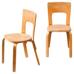 Pareja de raras sillas E66 de Alvar Aalto para Artek, Finlandia