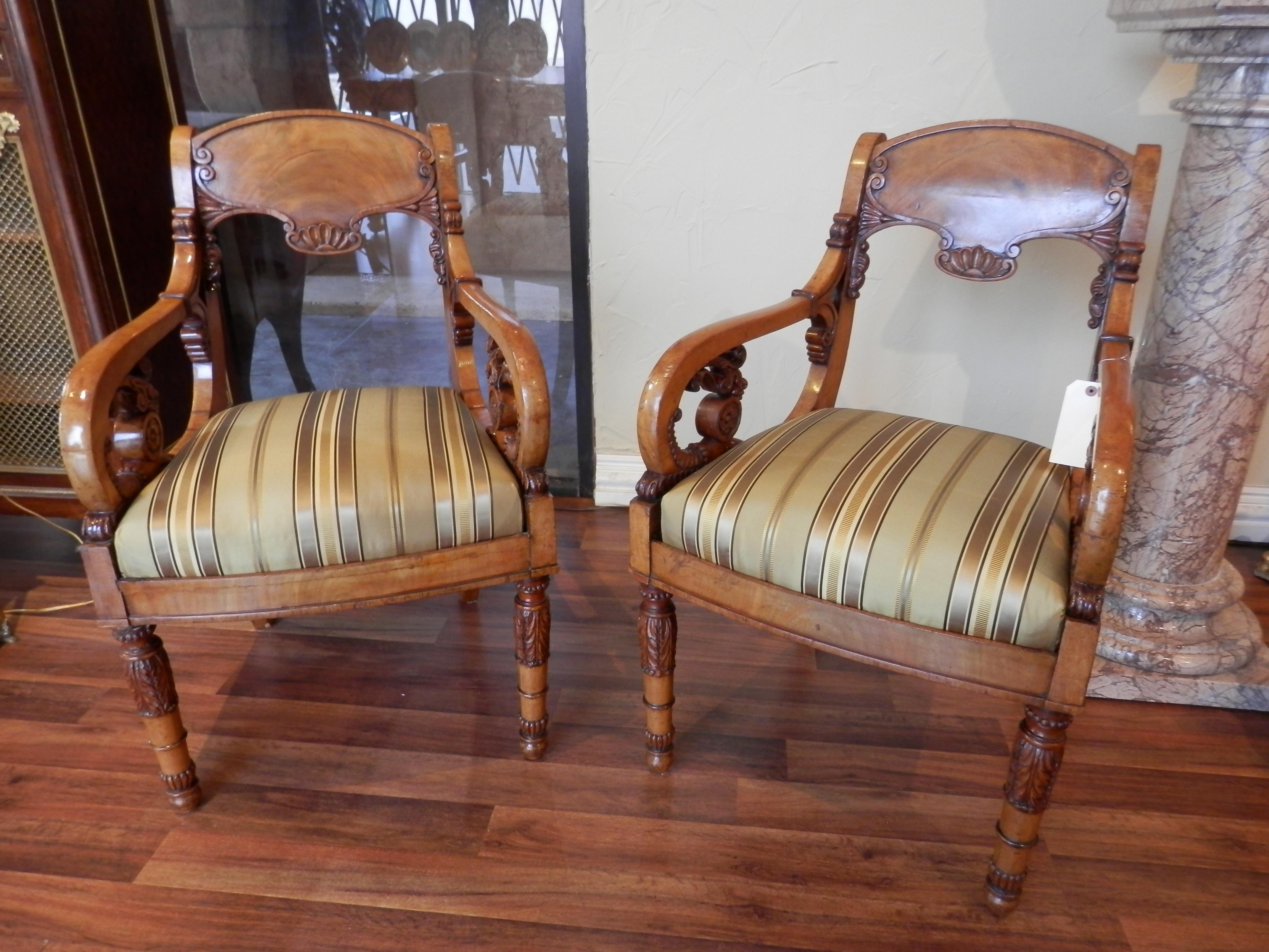 Hand-Carved Pair of Rare Early 19th Century Baltic Neoclassical Chairs For Sale